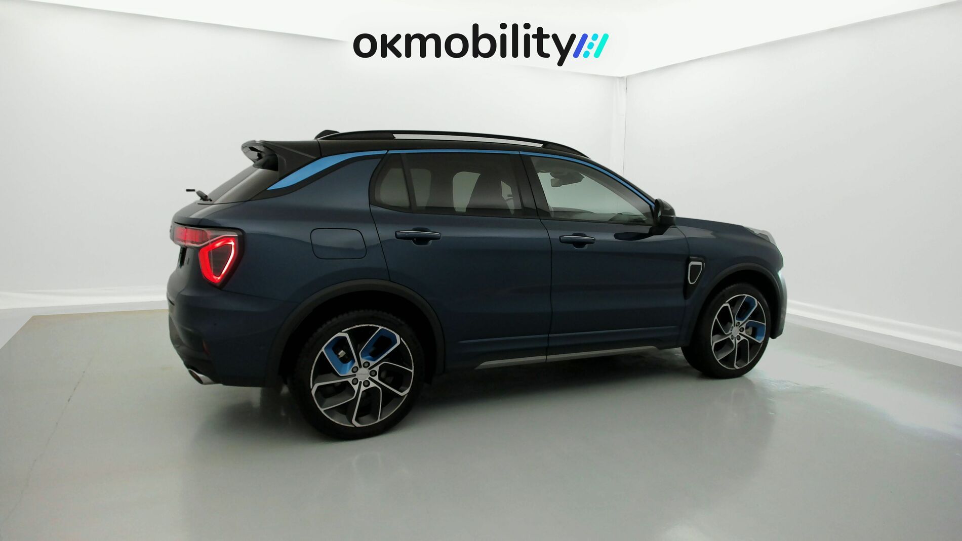 lynk&co 1 nv 1.5 PHEV 261 2022 blue 12