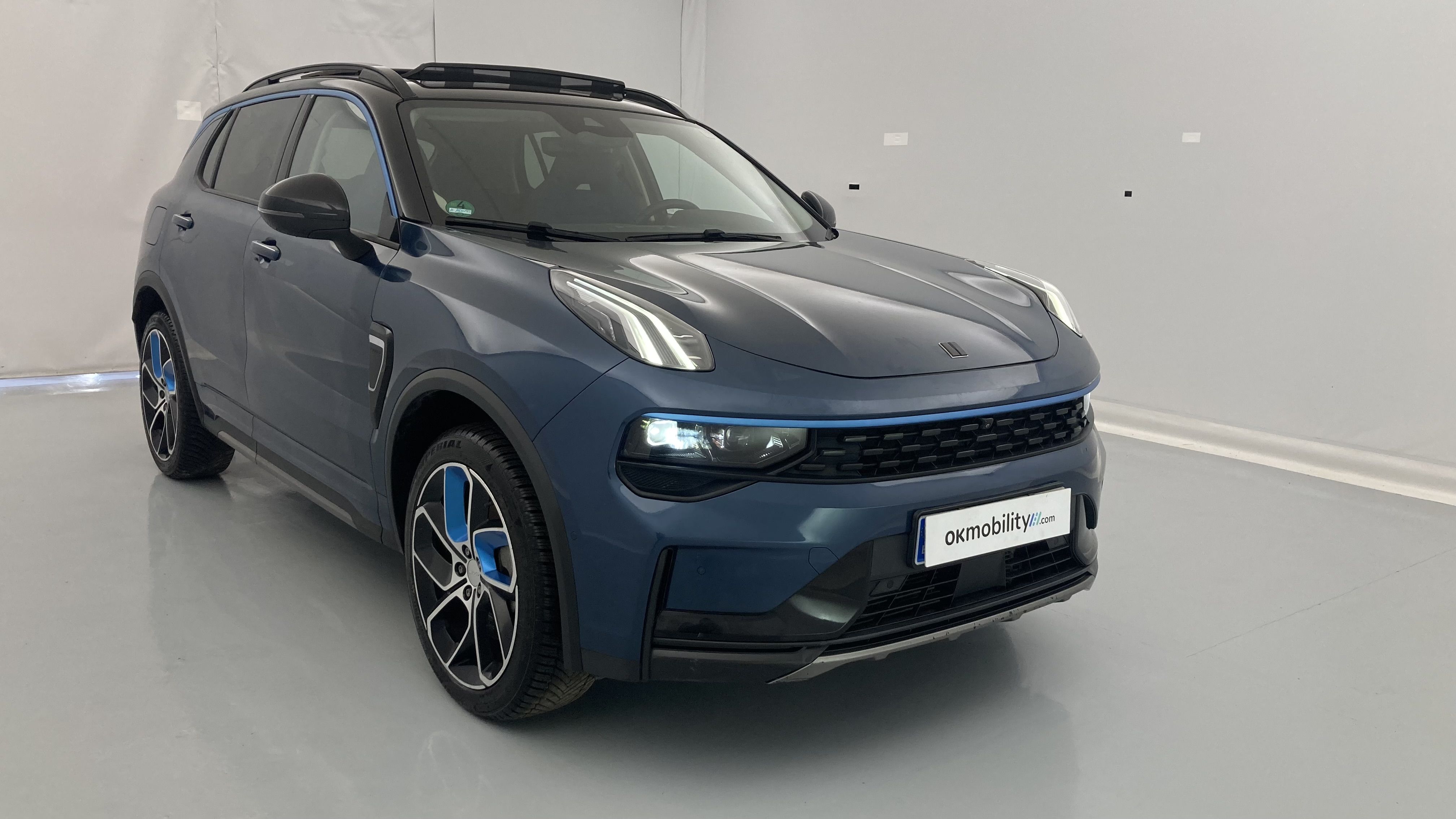 lynk&co 1 nv 1.5 PHEV 261 2022 blue 24