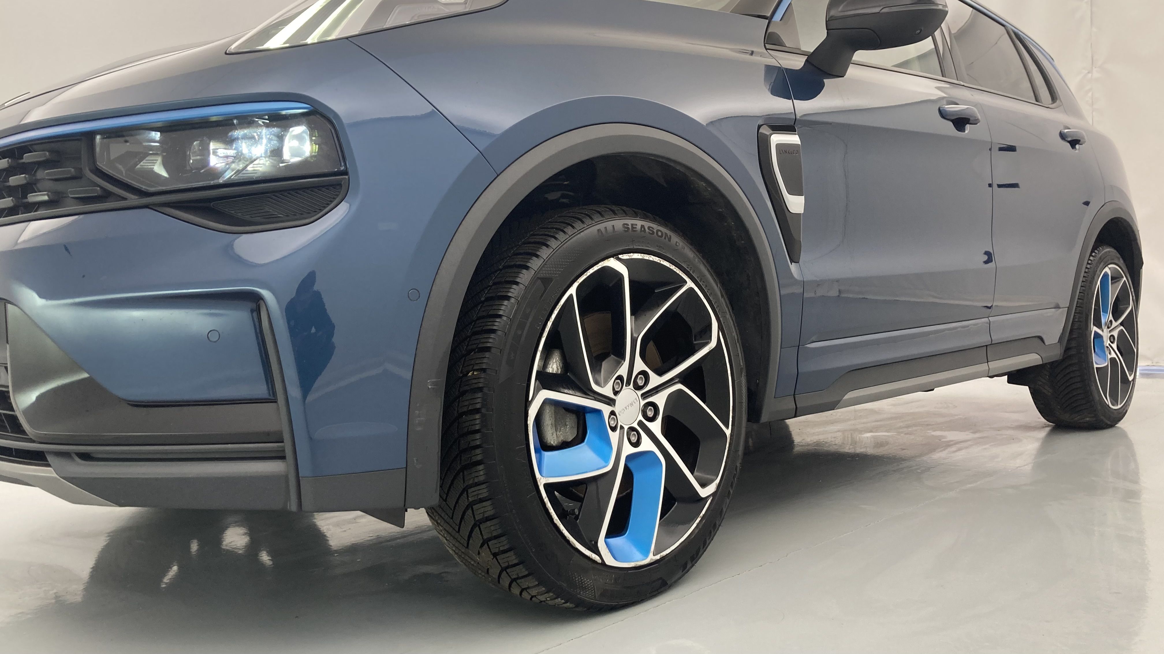 lynk&co 1 nv 1.5 PHEV 261 2022 blue 36