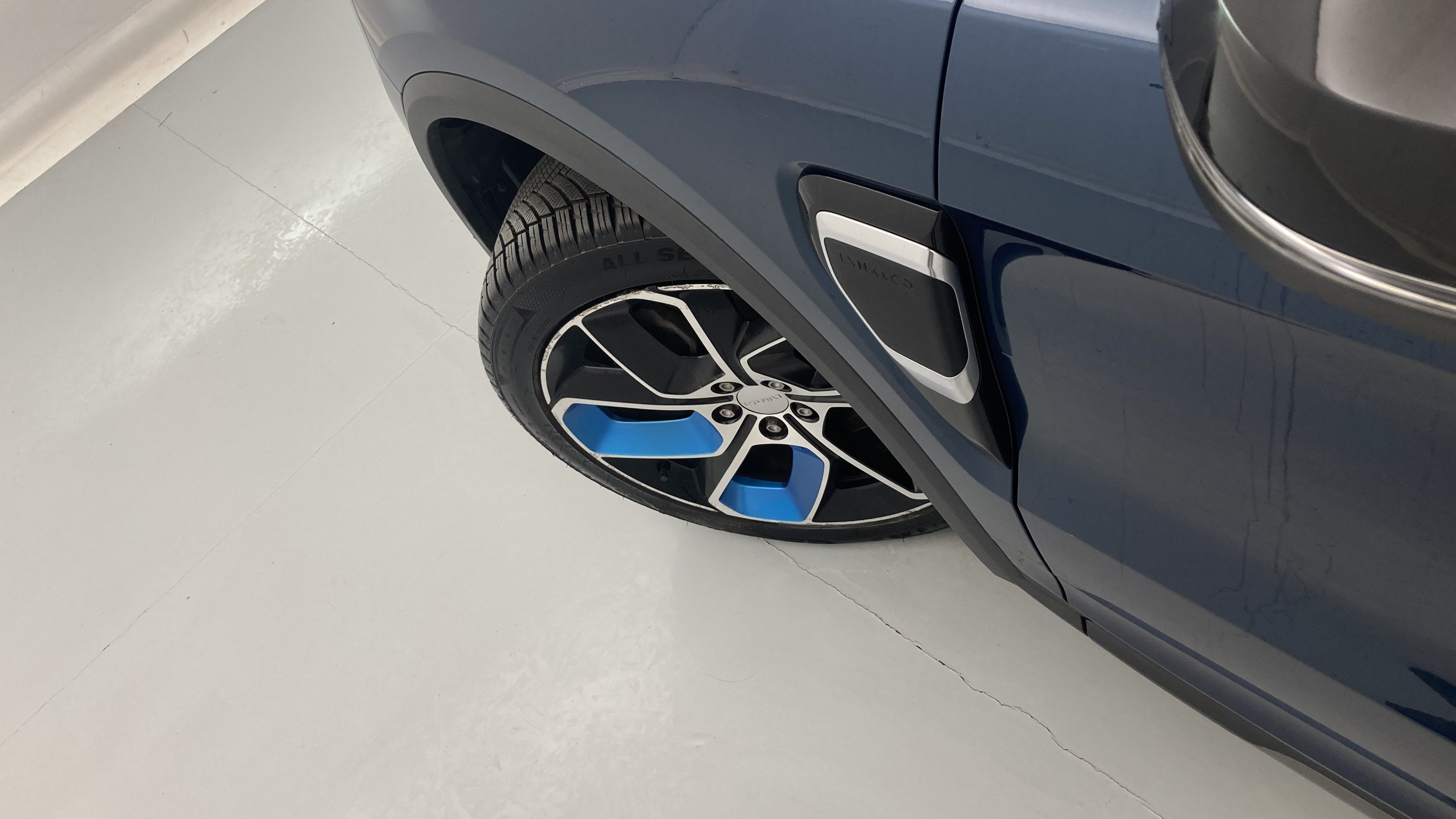 lynk&co 1 nv 1.5 PHEV 261 2022 blue 39