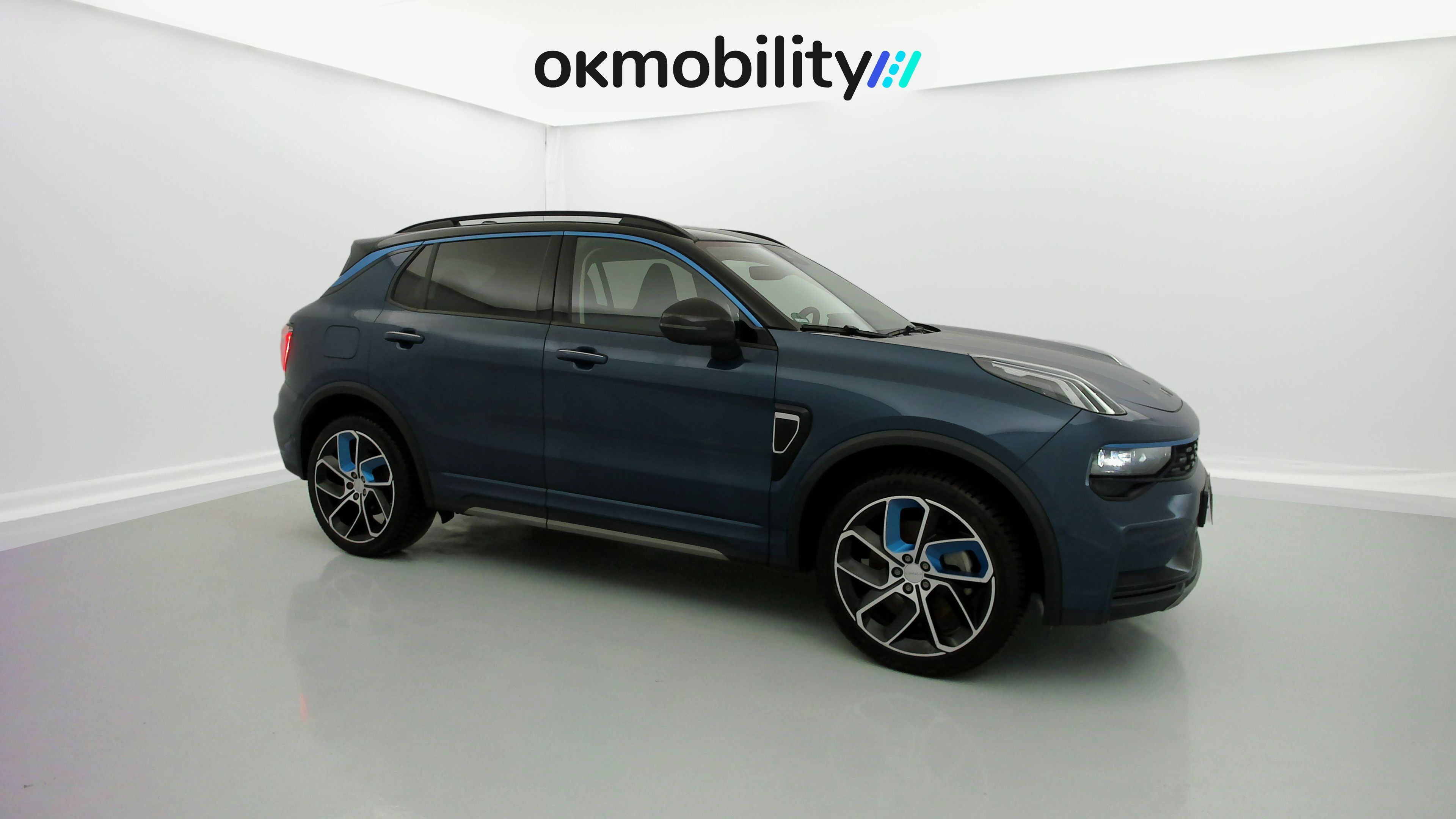 lynk&co 1 nv 1.5 PHEV 261 2022 blue 3