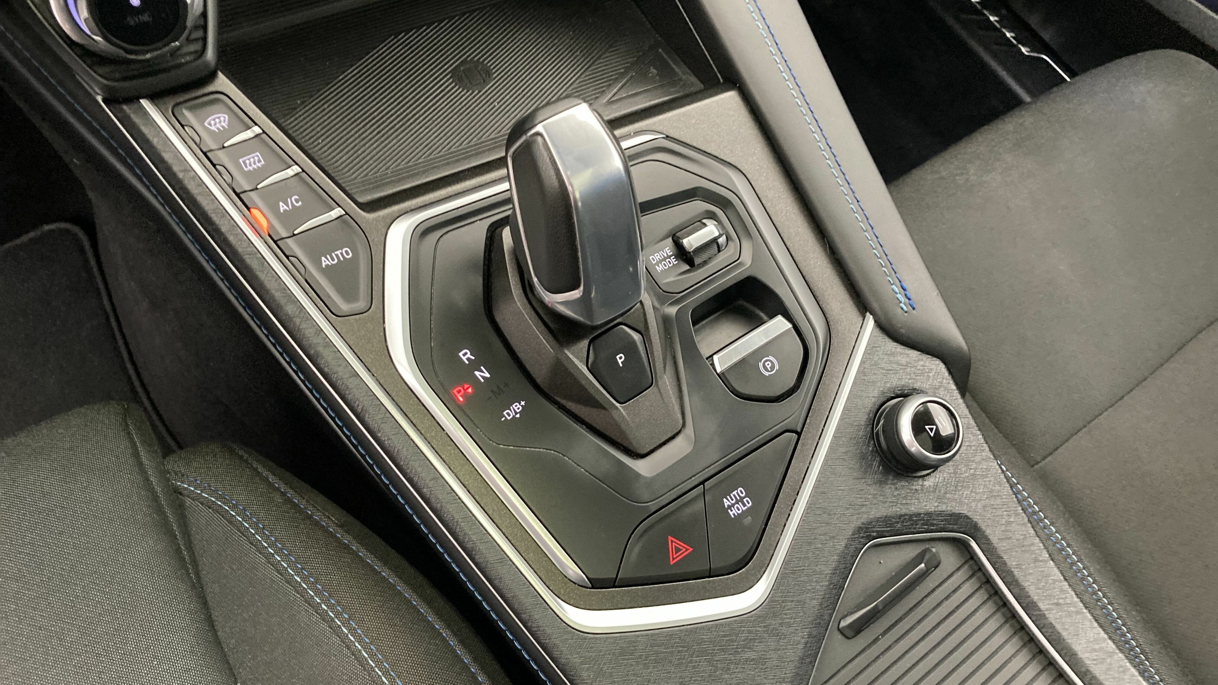 lynk&co 1 nv 1.5 PHEV 261 2022 blue 21