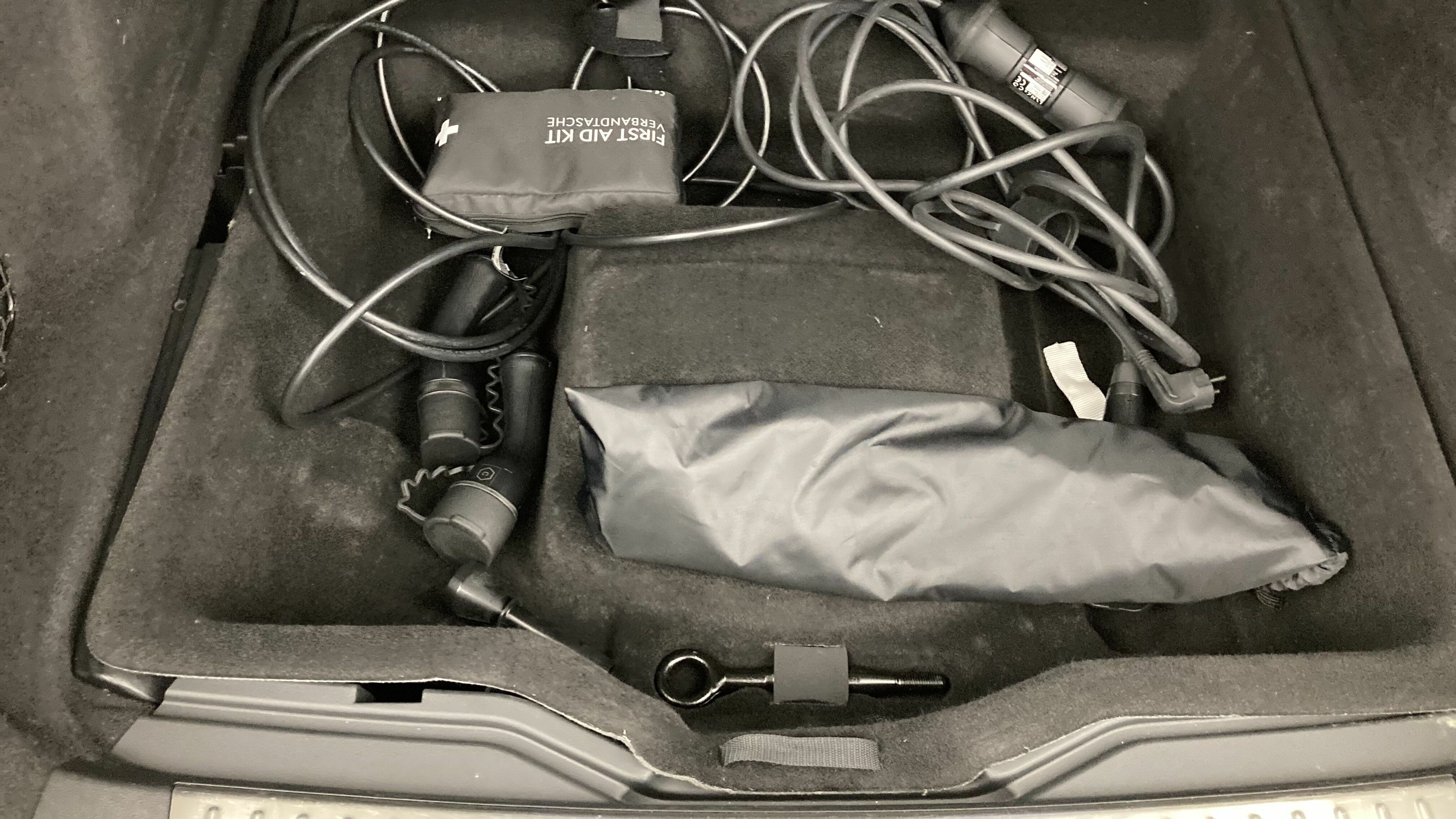 lynk&co 1 nv 1.5 PHEV 261 2022 blue 24