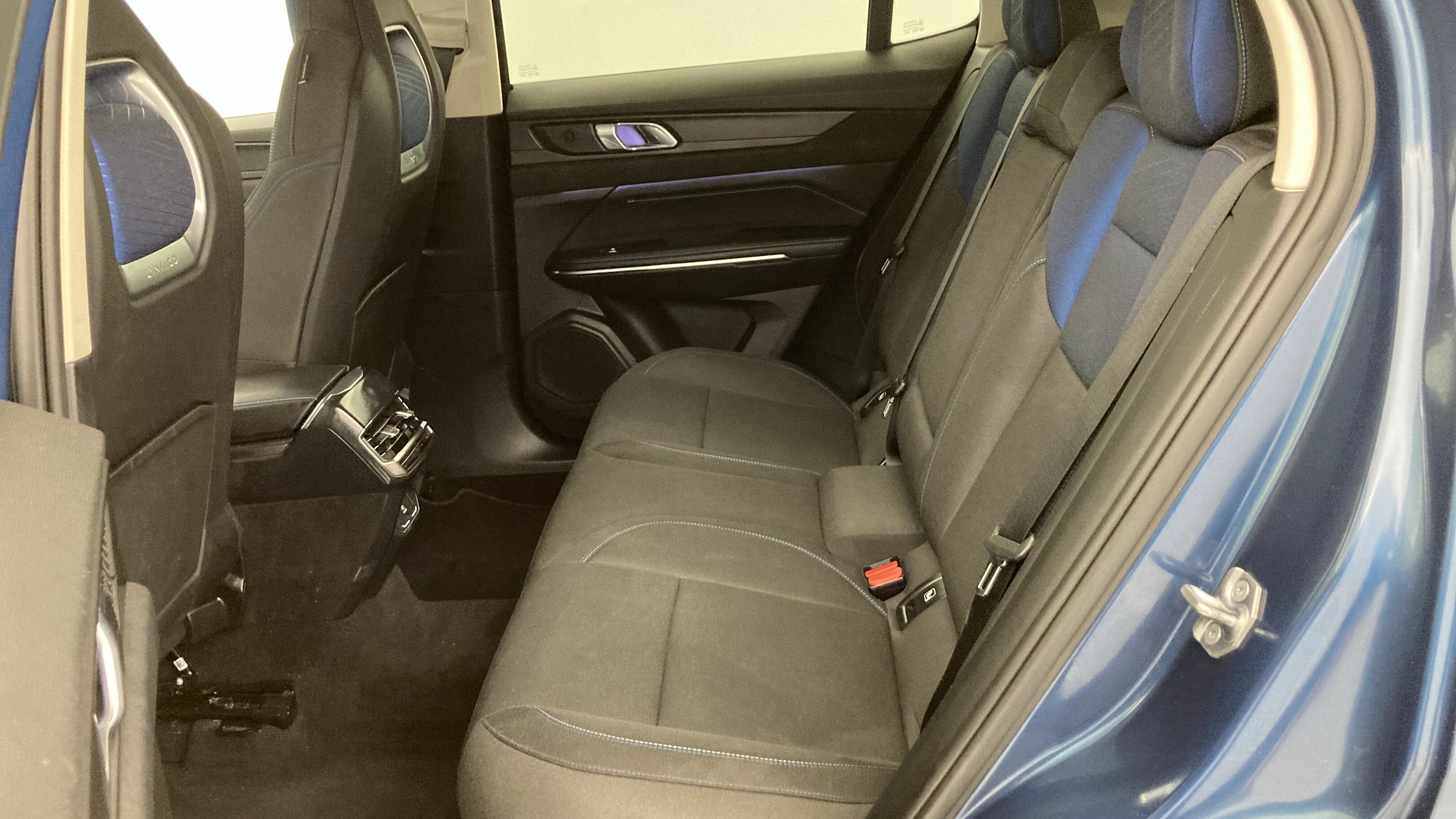lynk&co 1 nv 1.5 PHEV 261 2022 blue 21