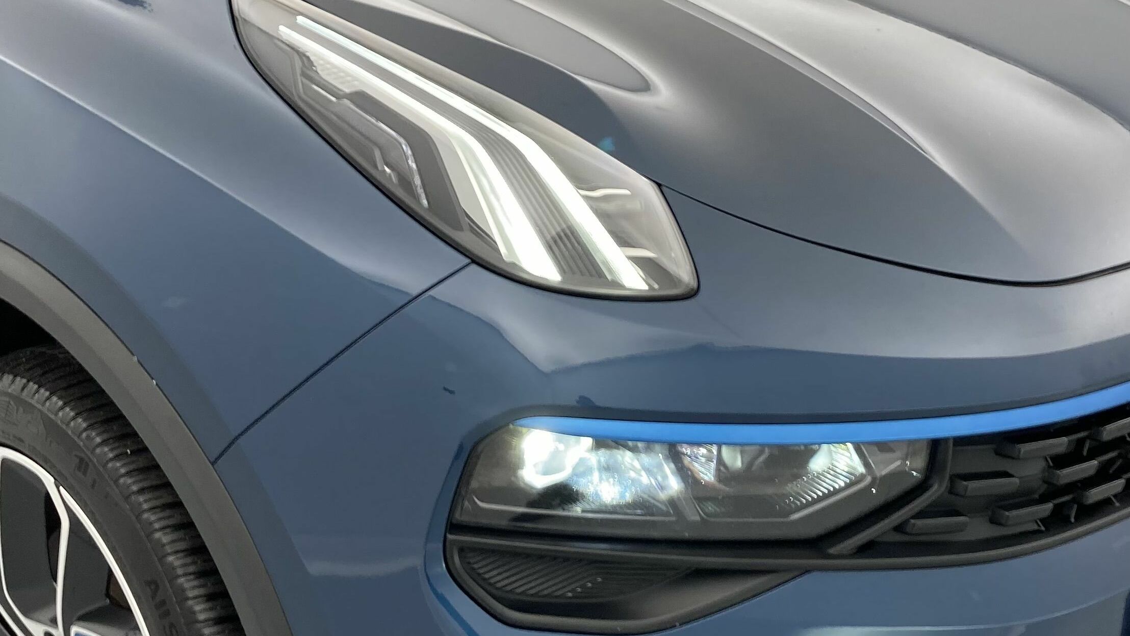 lynk&co 1 nv 1.5 PHEV 261 2022 blue 29