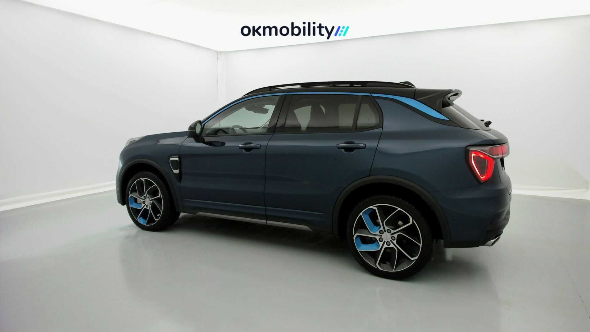 lynk&co 1 nv 1.5 PHEV 261 2022 blue 8