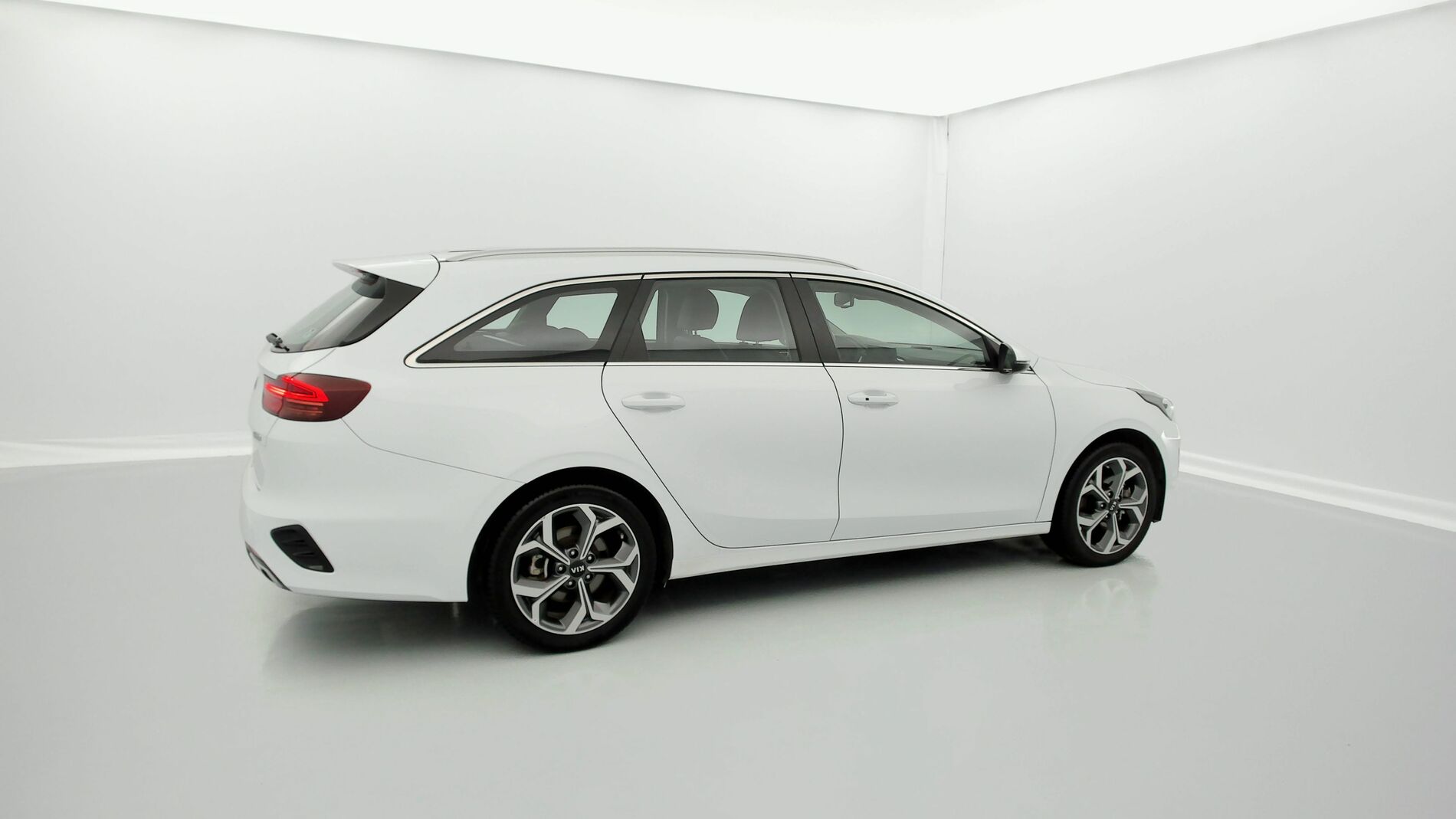 kia ceed tourer etech 1.6 PHEV 141 2021 cararraweiss 12