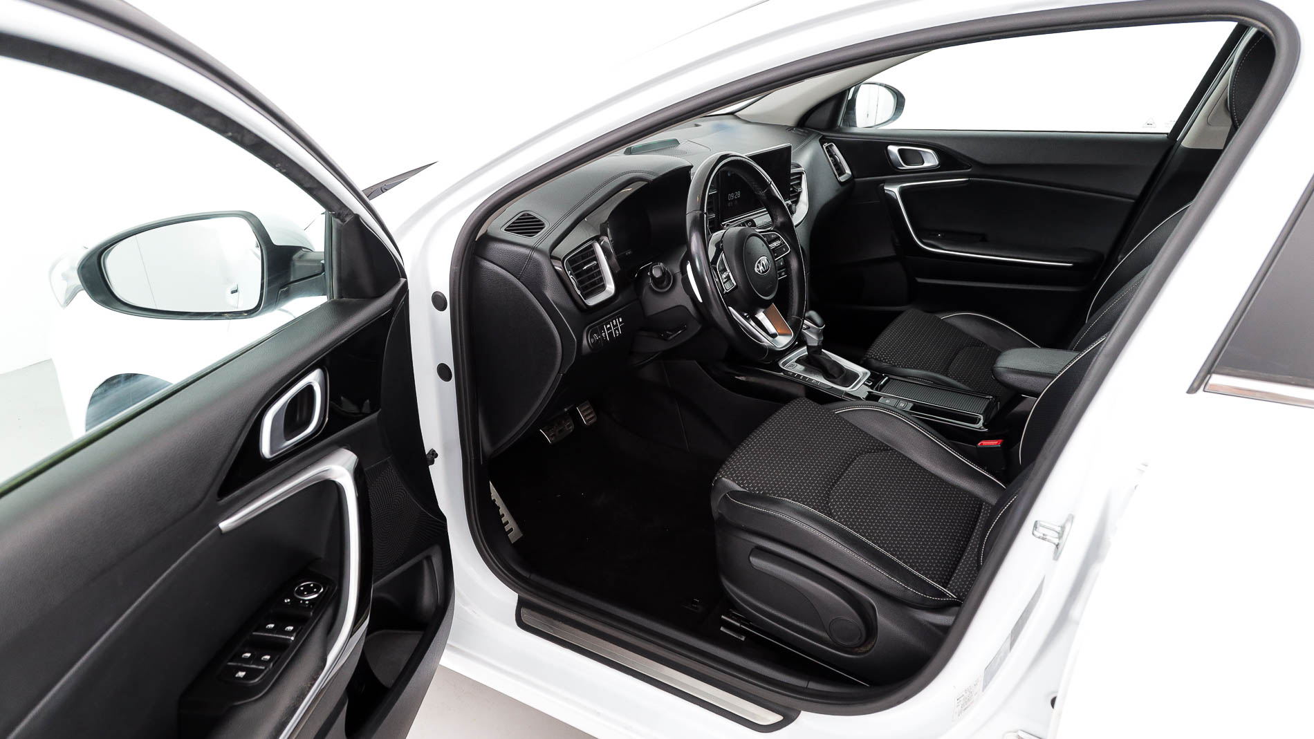 kia ceed tourer etech 1.6 PHEV 141 2021 cararraweiss 13