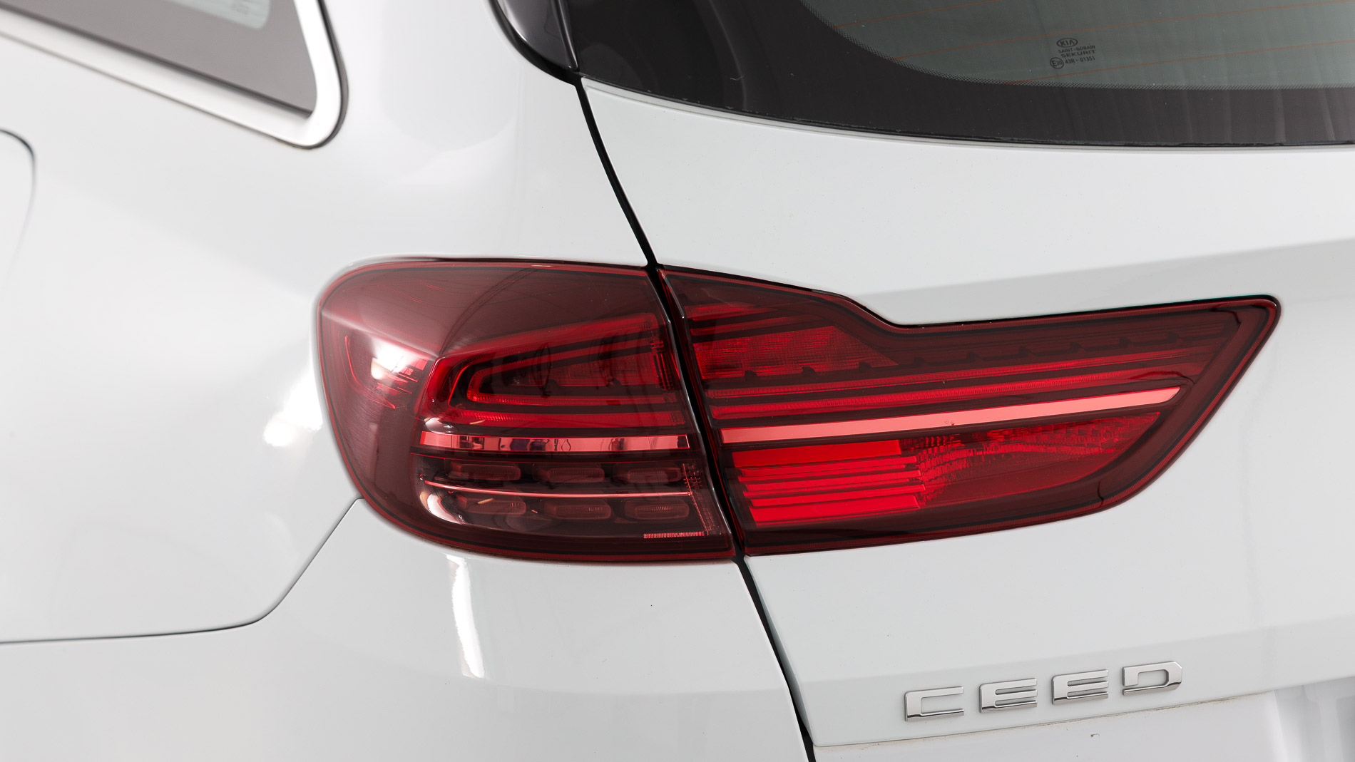 kia ceed tourer etech 1.6 PHEV 141 2021 cararraweiss 30