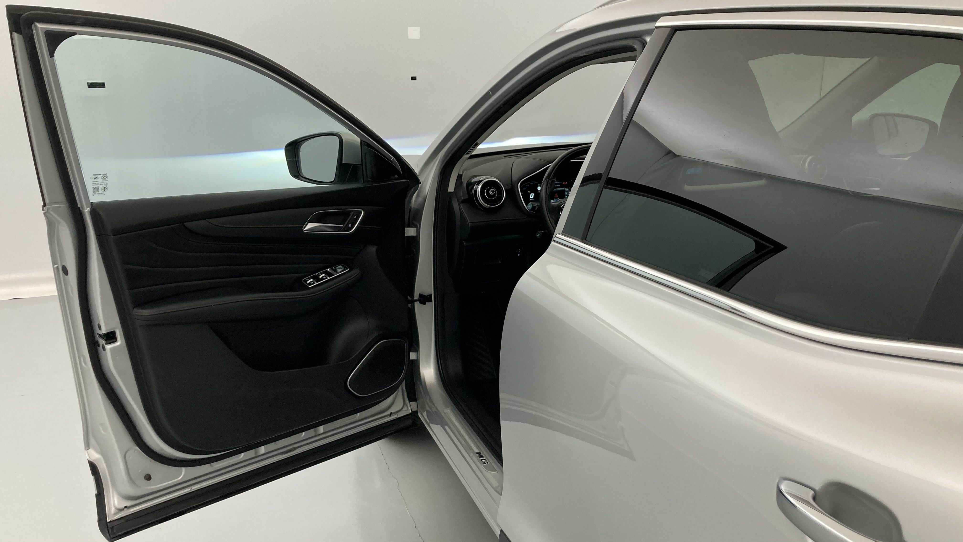 mg hs luxury 1.5 T-GDI 162 2023 silver 13