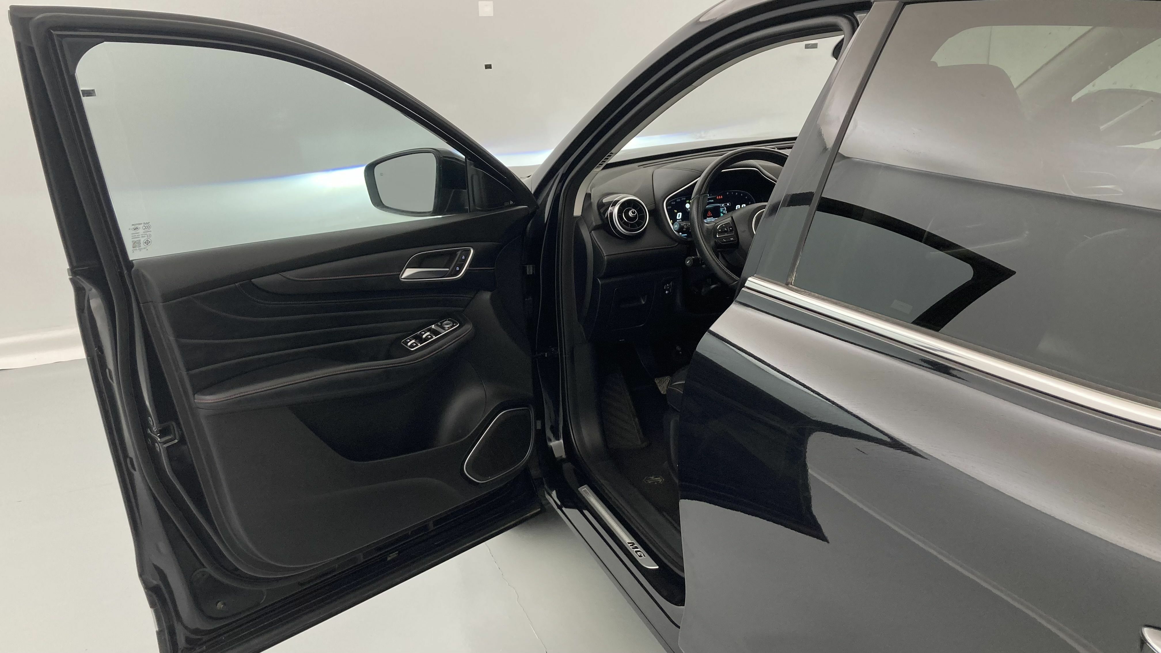 mg hs luxury 1.5 T-GDI 162 2023 black 13