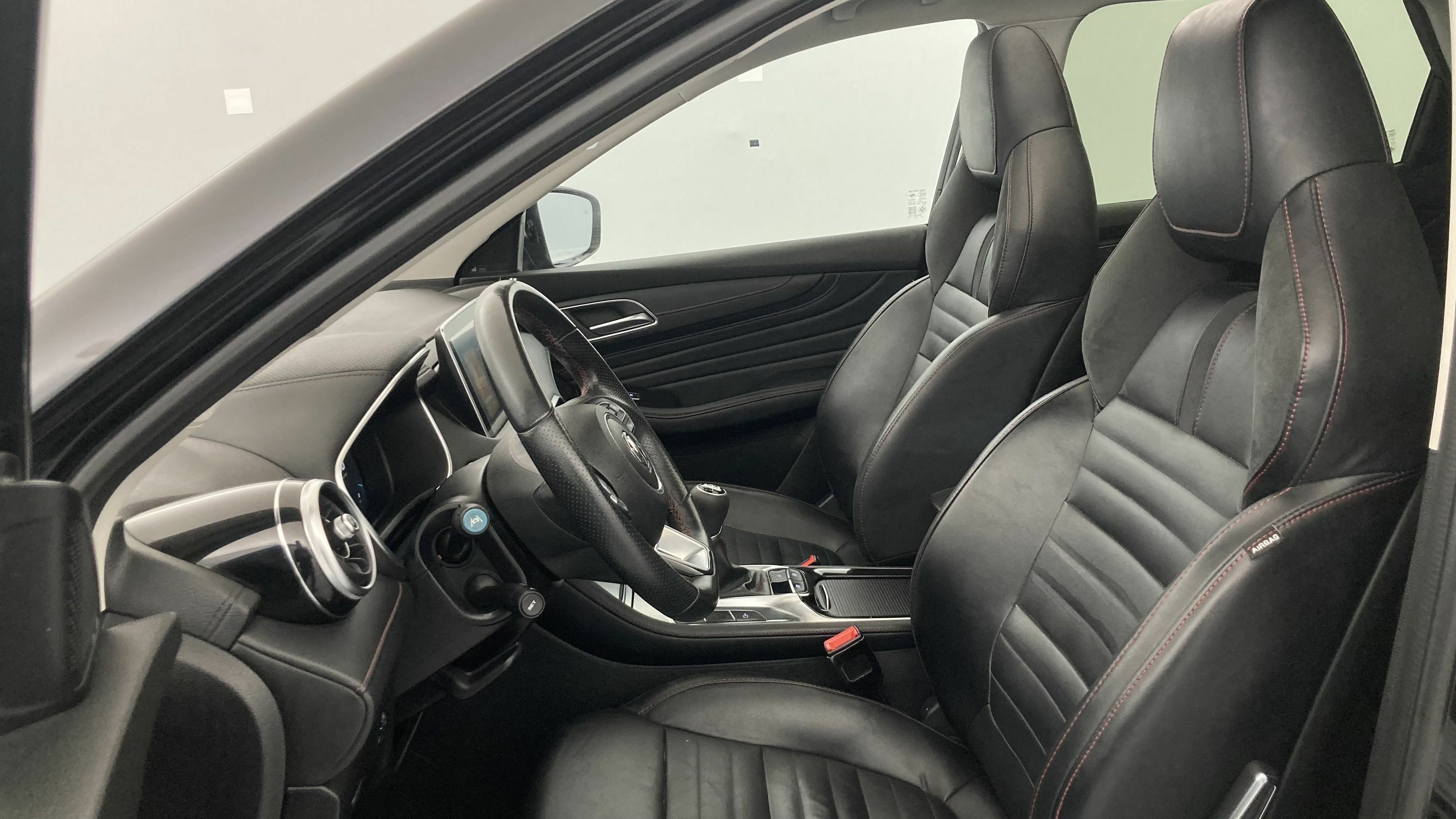 mg hs luxury 1.5 T-GDI 162 2023 black 14