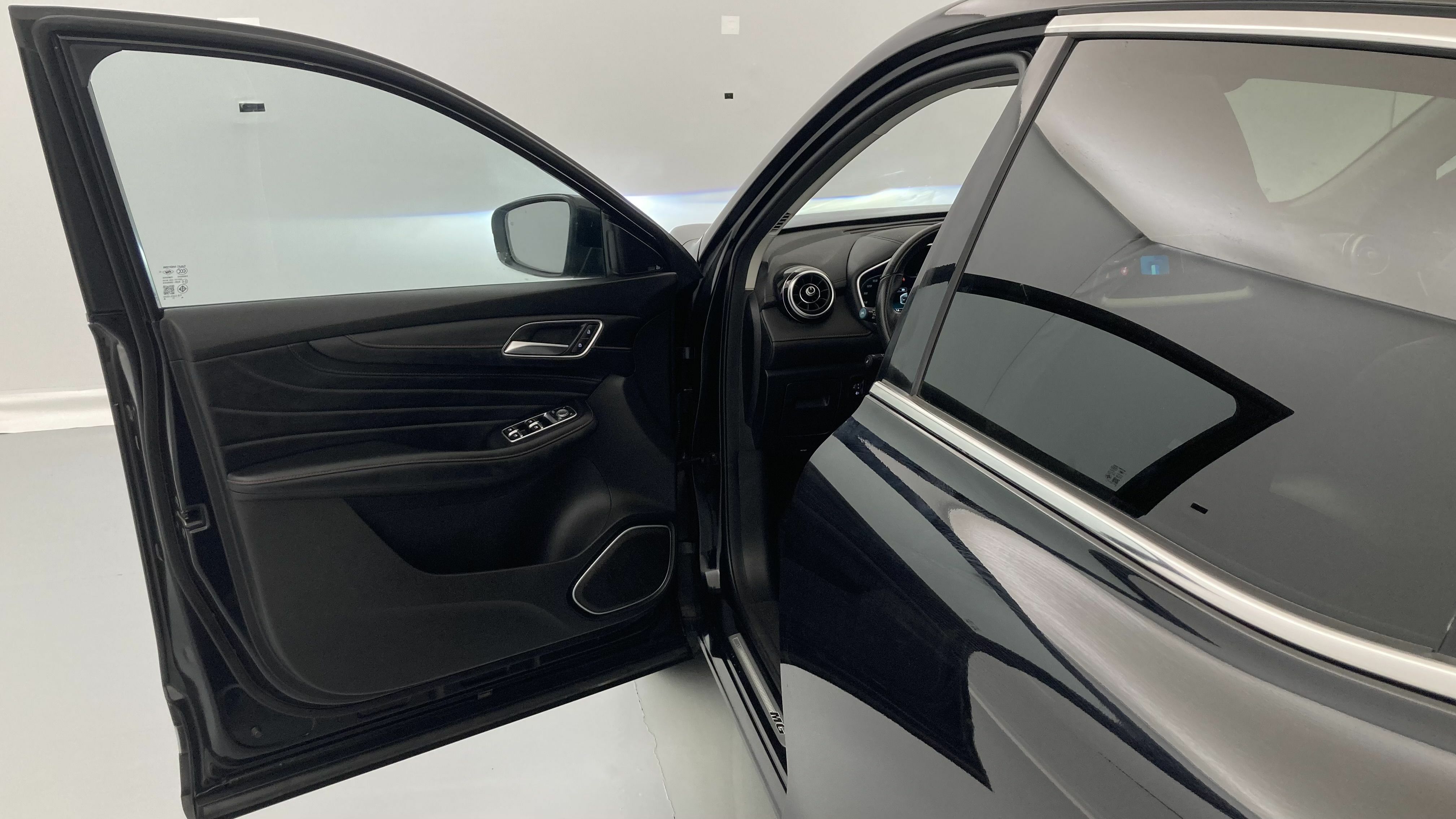 mg hs luxury 1.5 T-GDI 162 2023 black 13