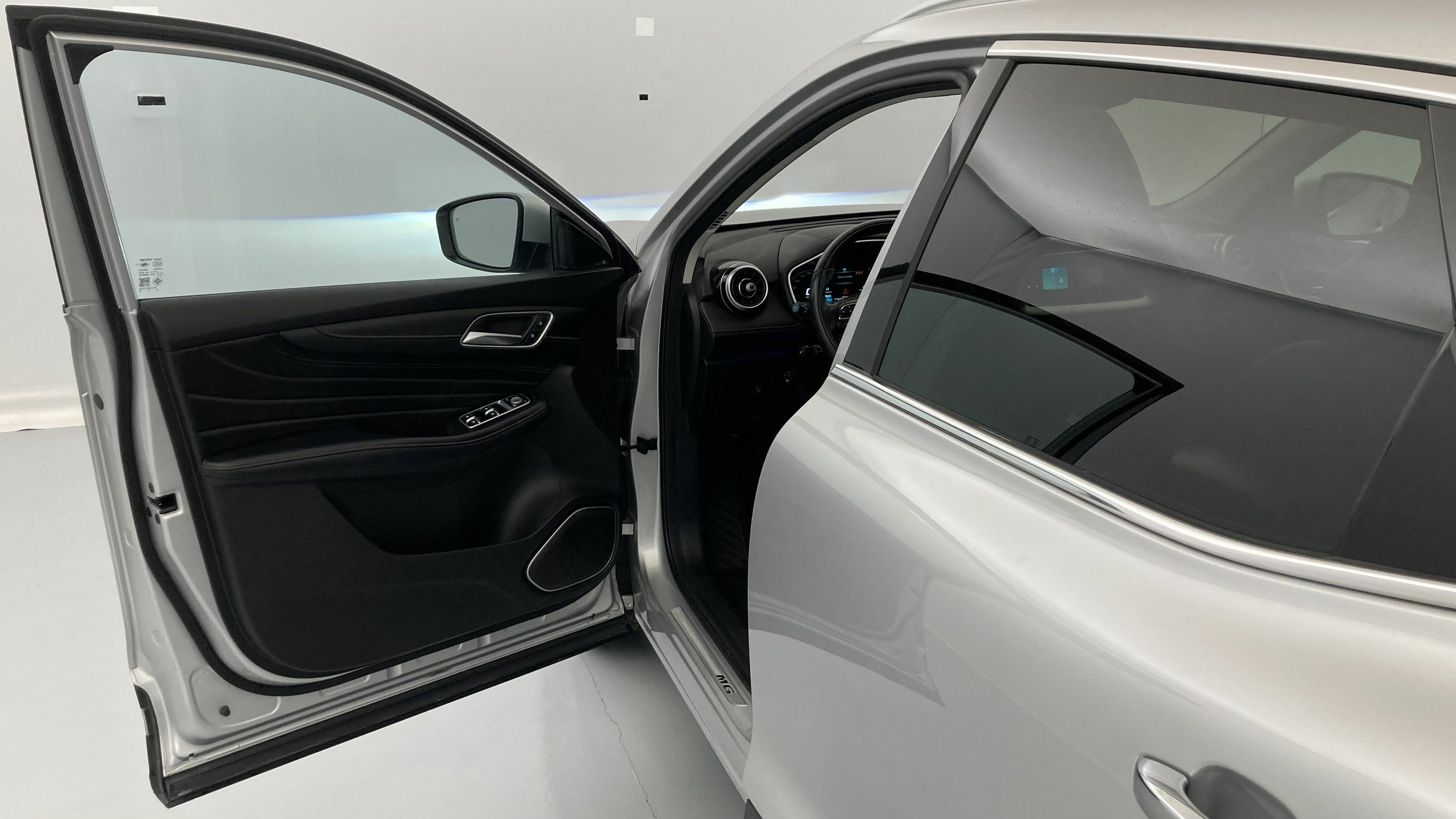 mg hs luxury 1.5 T-GDI 162 2023 silver 12