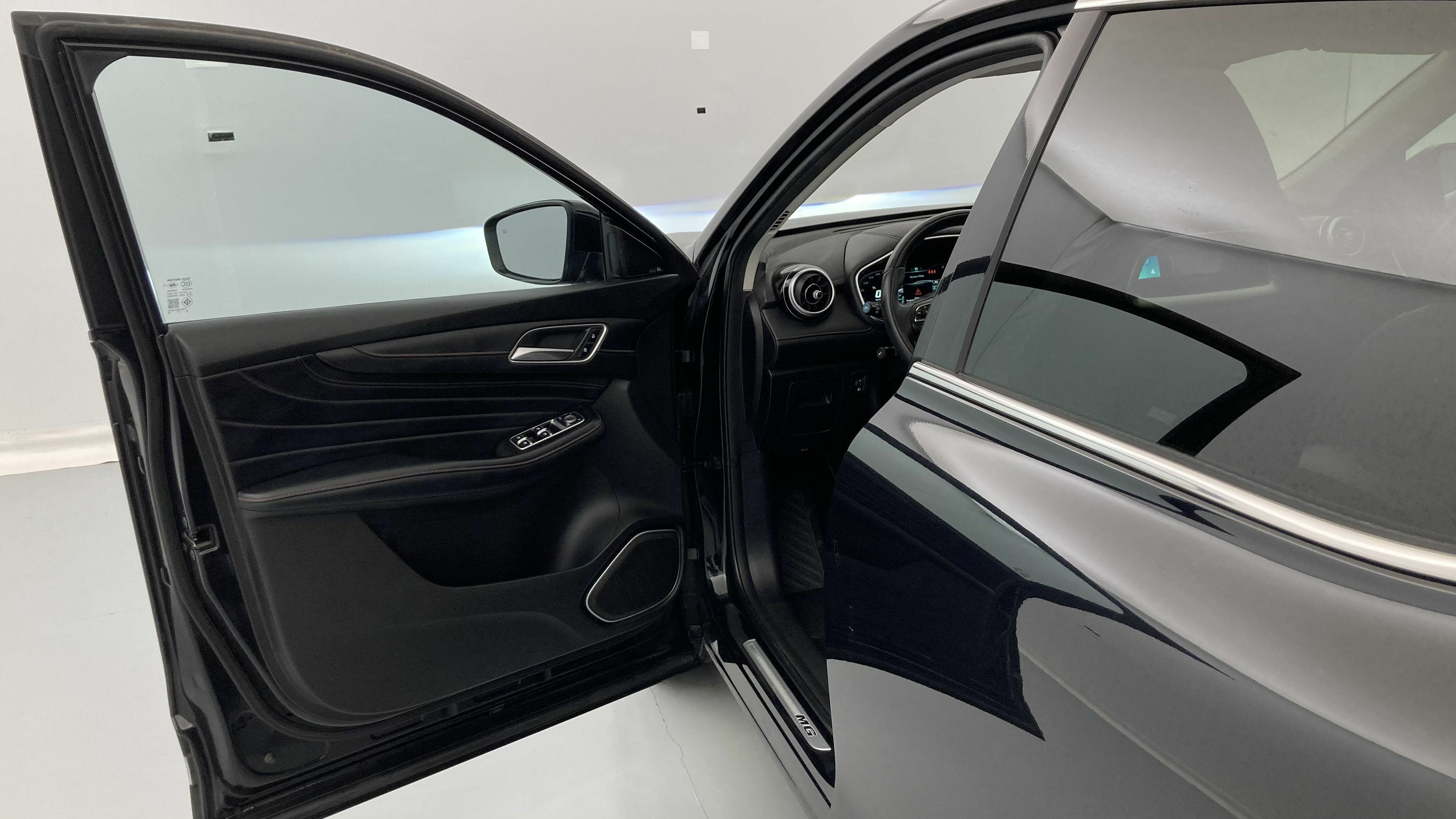 mg hs luxury 1.5 T-GDI 162 2023 black 13