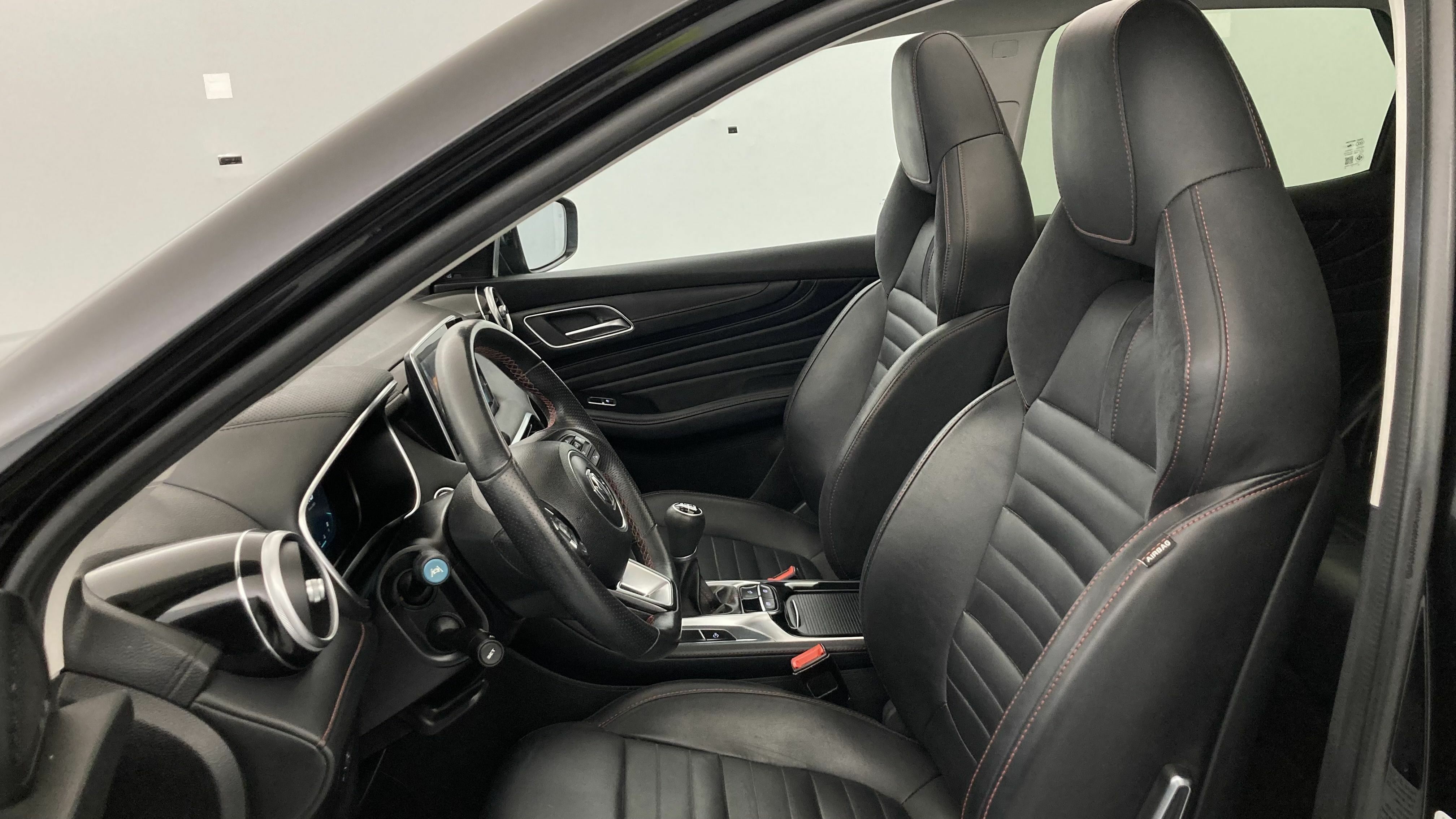 mg hs luxury 1.5 T-GDI 162 2023 black 14