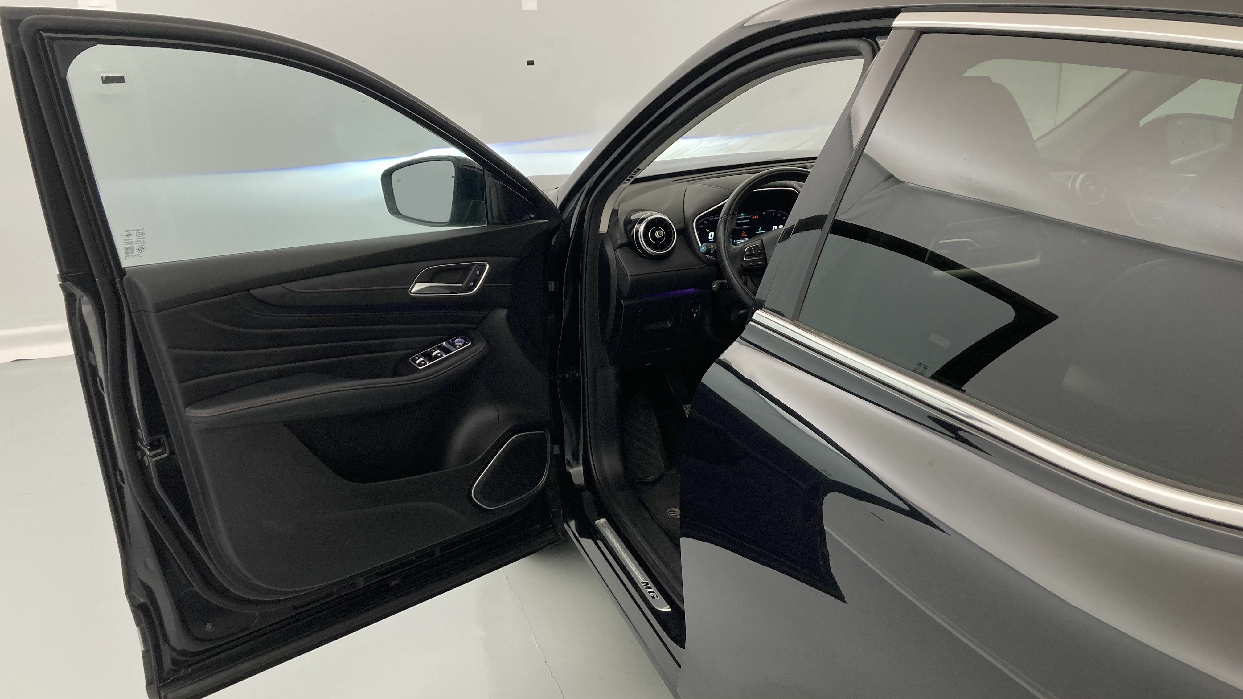 mg hs luxury 1.5 T-GDI 162 2023 black 13