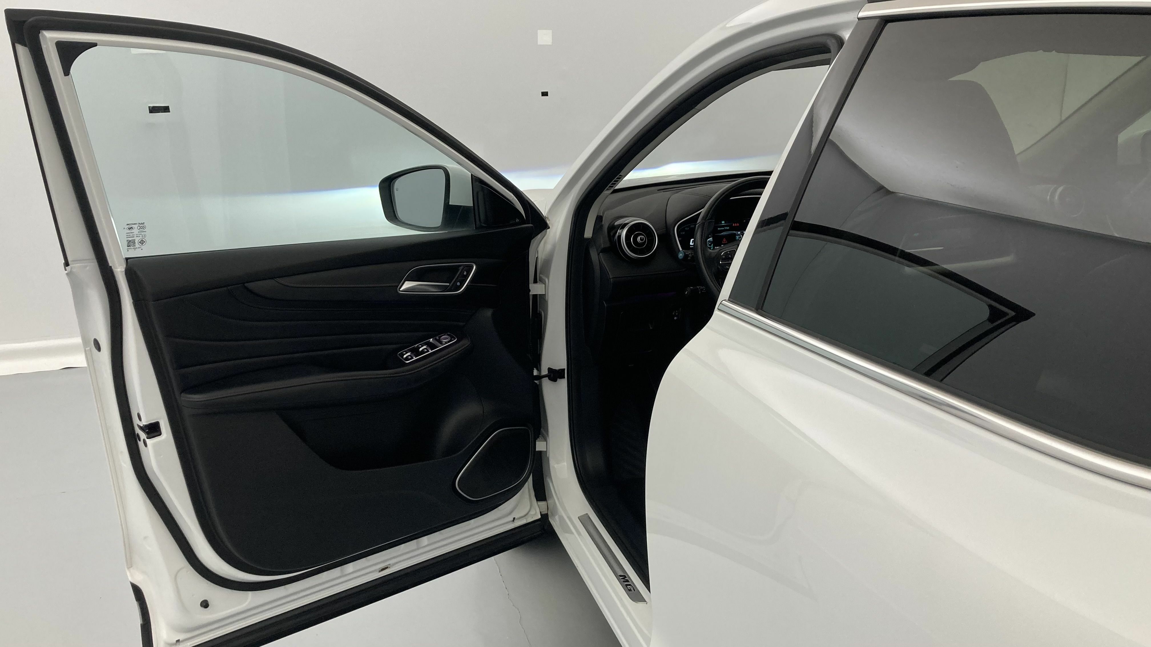 mg hs luxury 1.5 T-GDI 162 2023 white 13