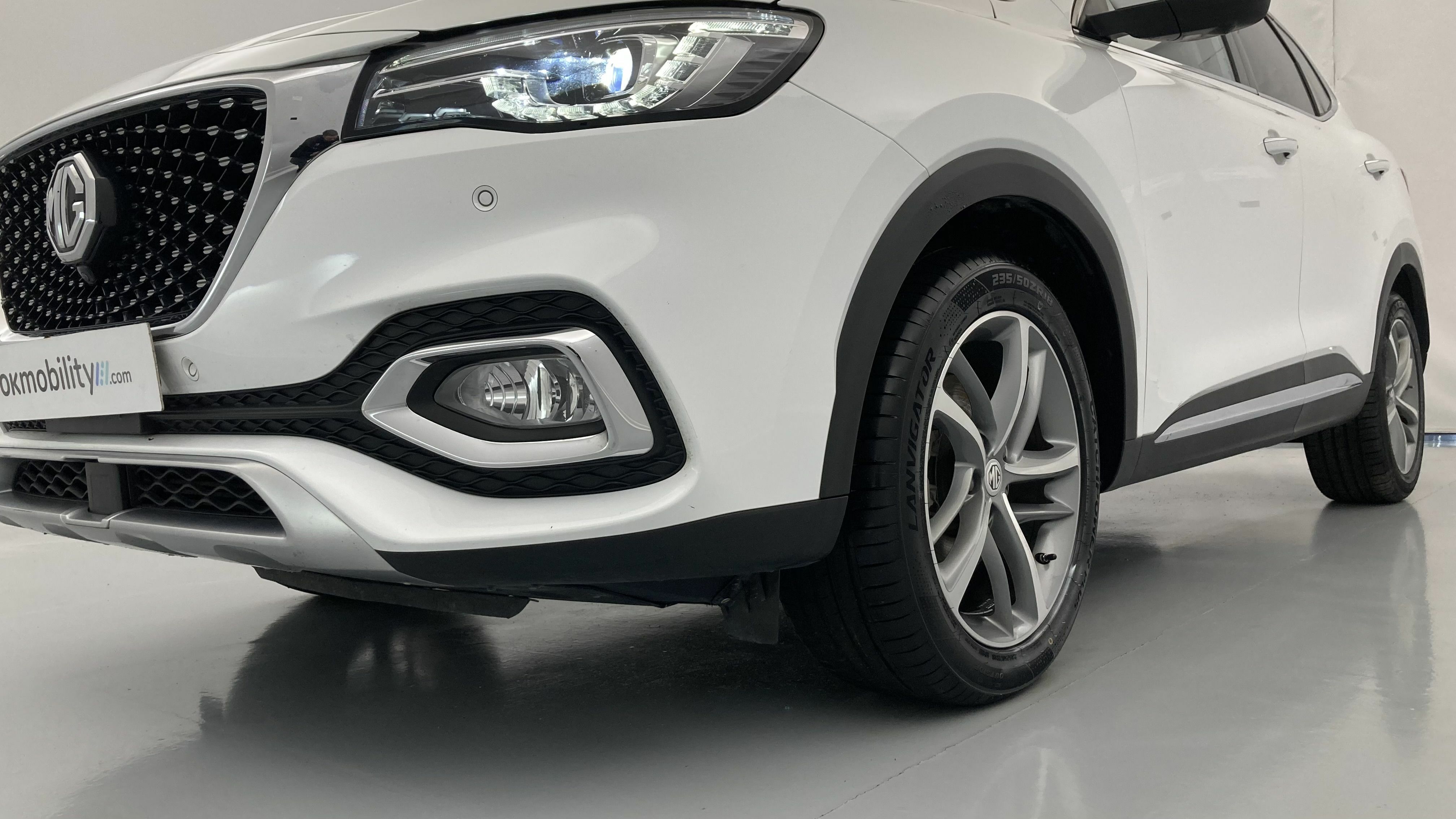 mg hs luxury 1.5 T-GDI 162 2023 white 26