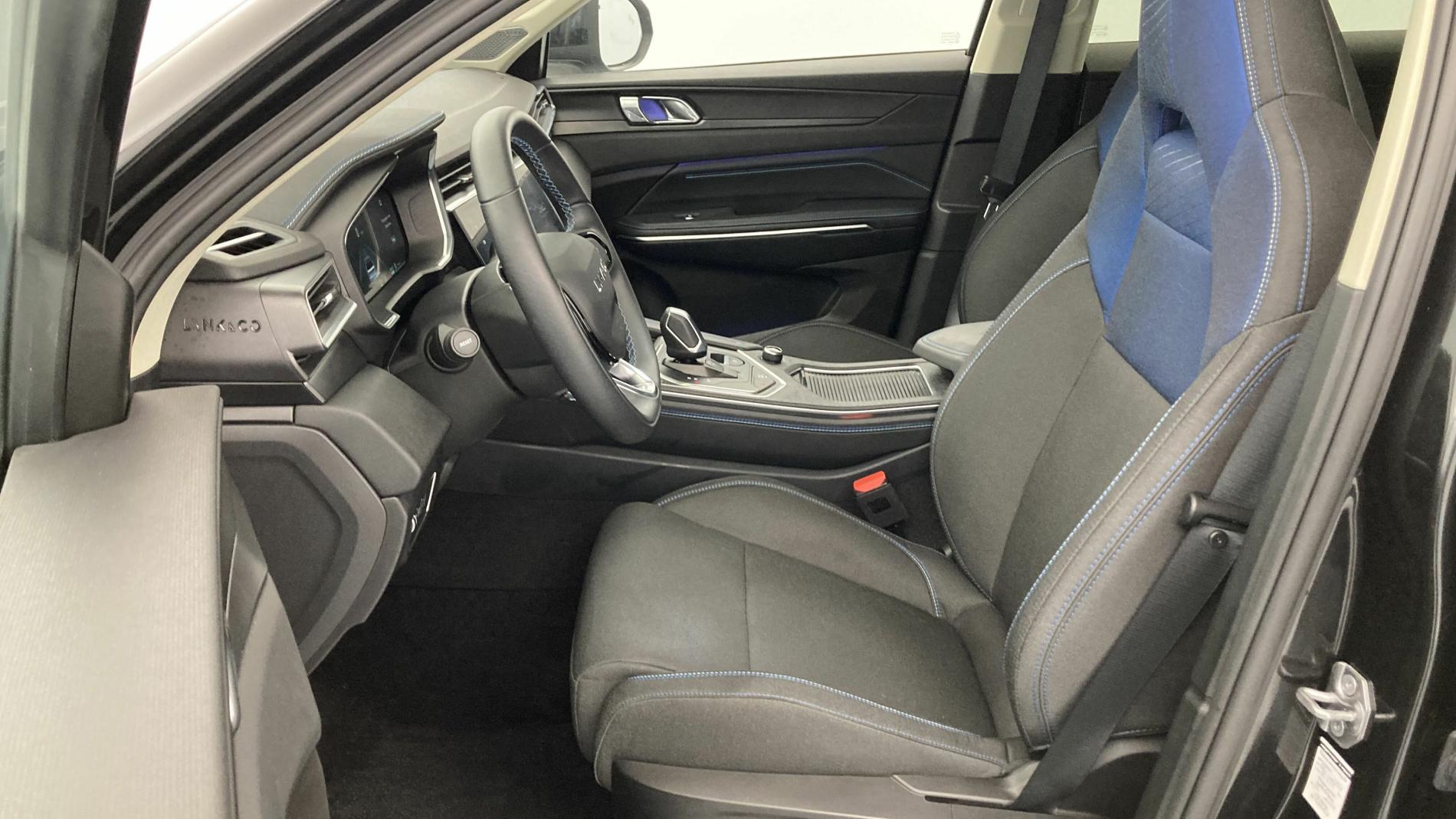 lynk&co 1 nv 1.5 PHEV 261 2022 black 14