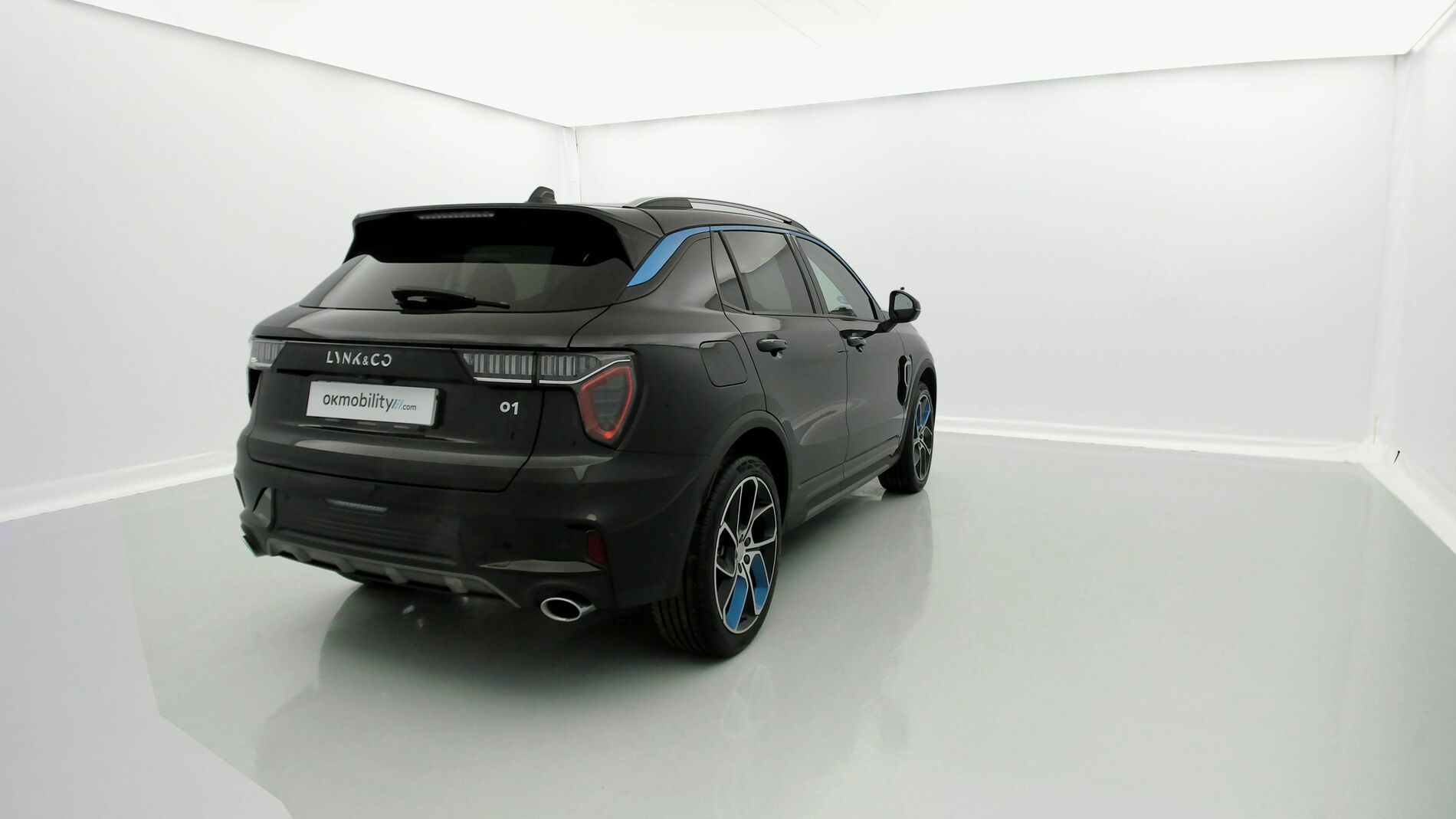 lynk&co 1 nv 1.5 PHEV 261 2022 black 11