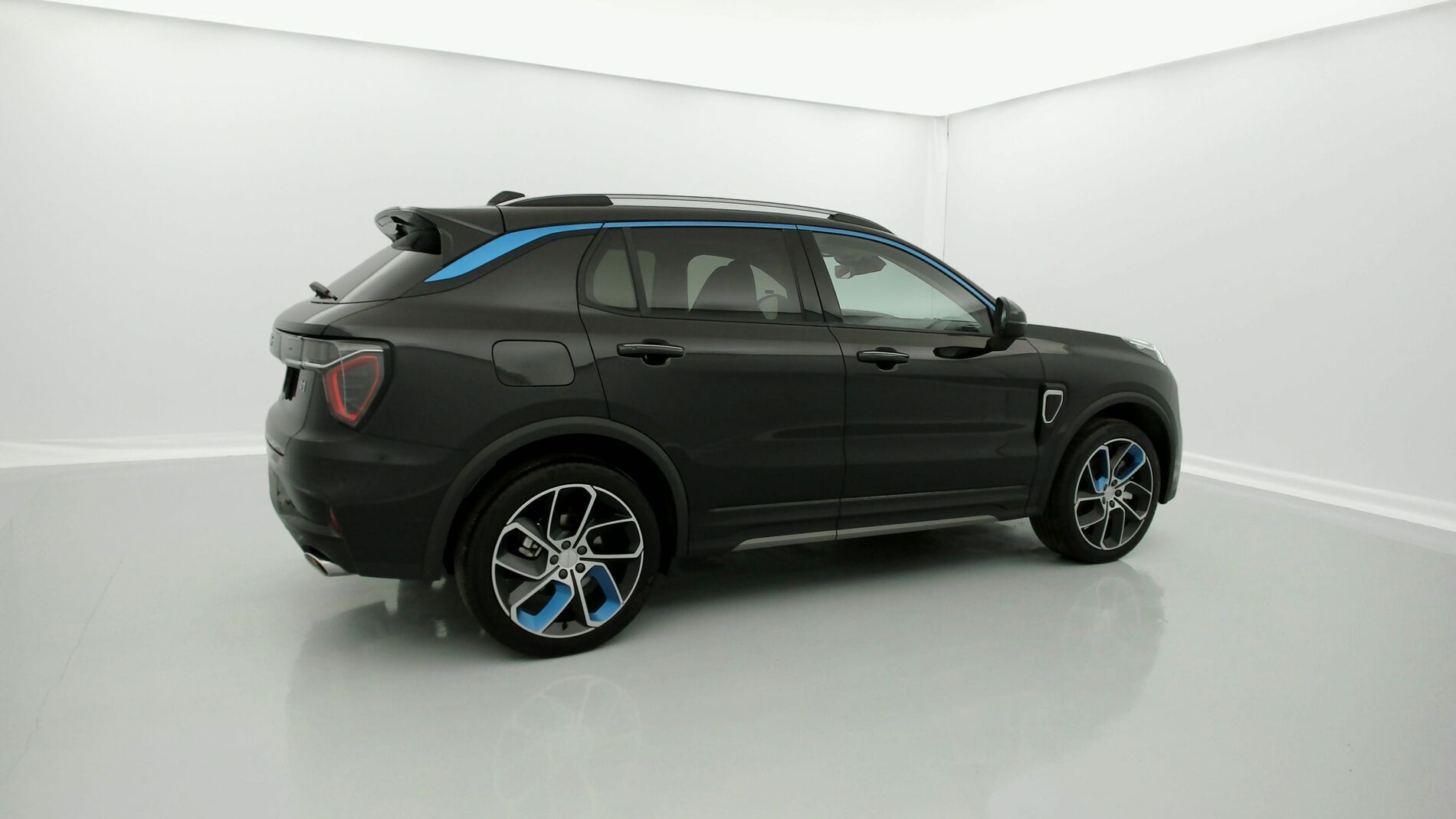 lynk&co 1 nv 1.5 PHEV 261 2022 black 12