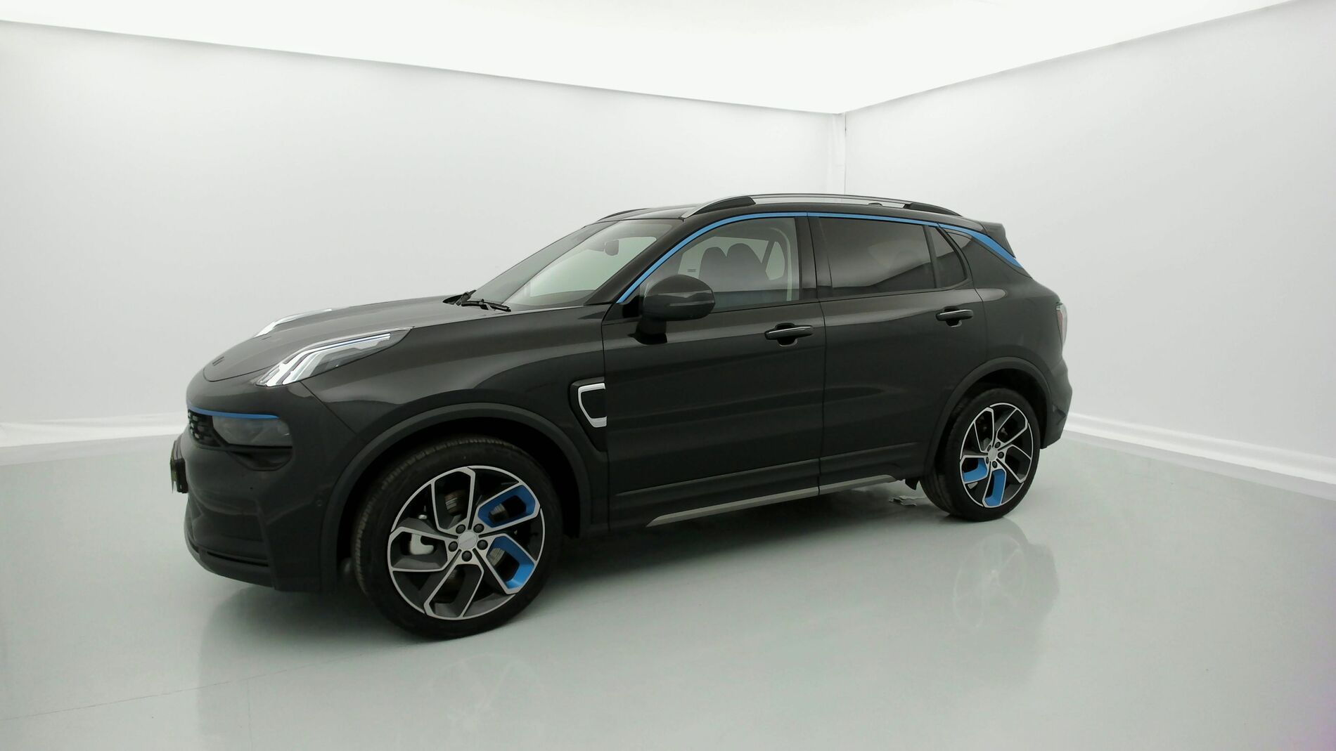 lynk&co 1 nv 1.5 PHEV 261 2022 black 5