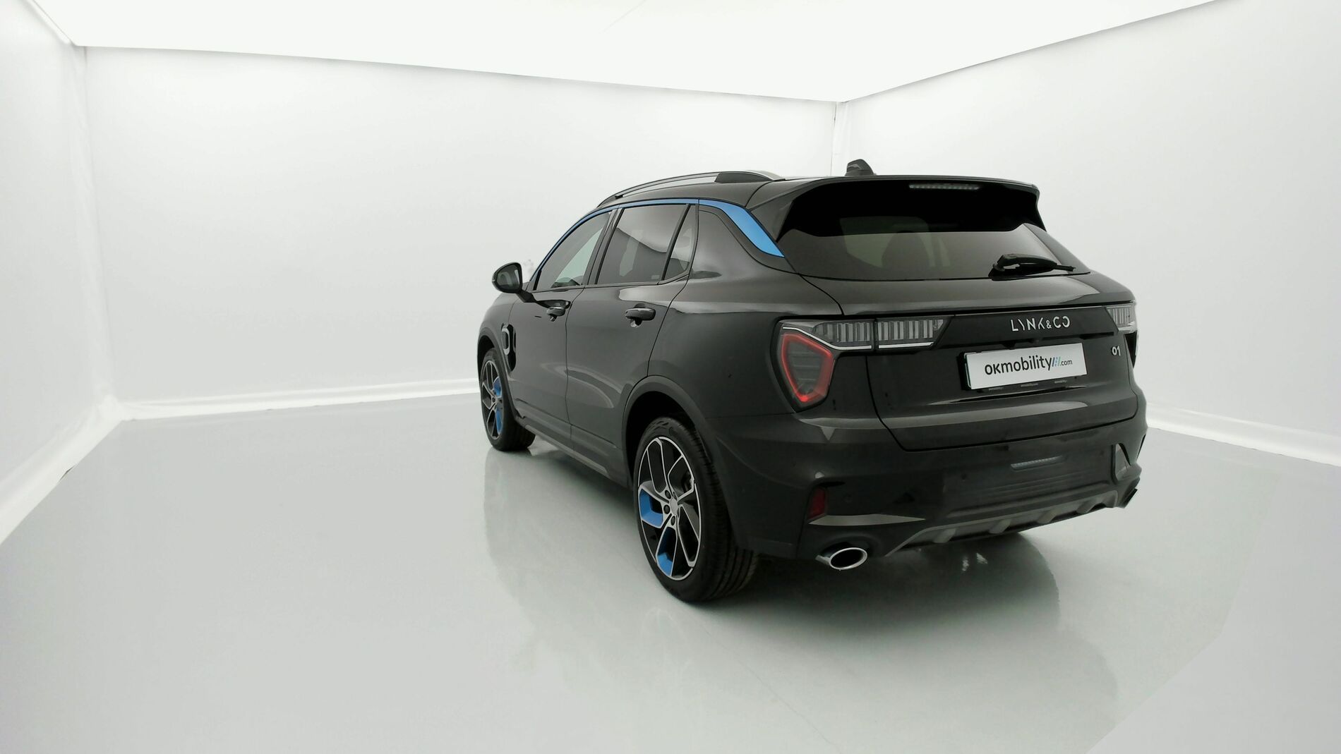 lynk&co 1 nv 1.5 PHEV 261 2022 black 9