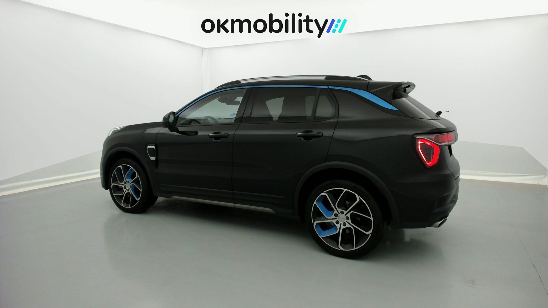 lynk&co 1 nv 1.5 PHEV 261 2022 black 8
