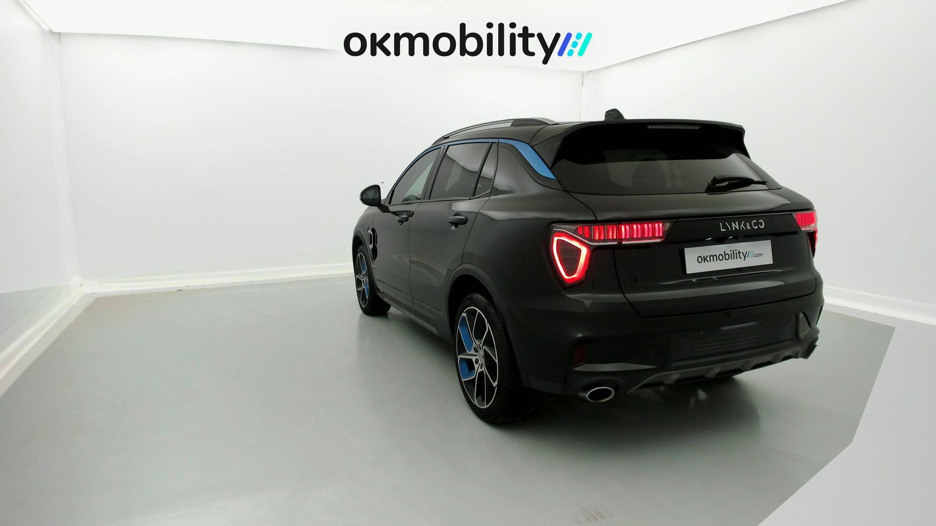 lynk&co 1 nv 1.5 PHEV 261 2022 black 9
