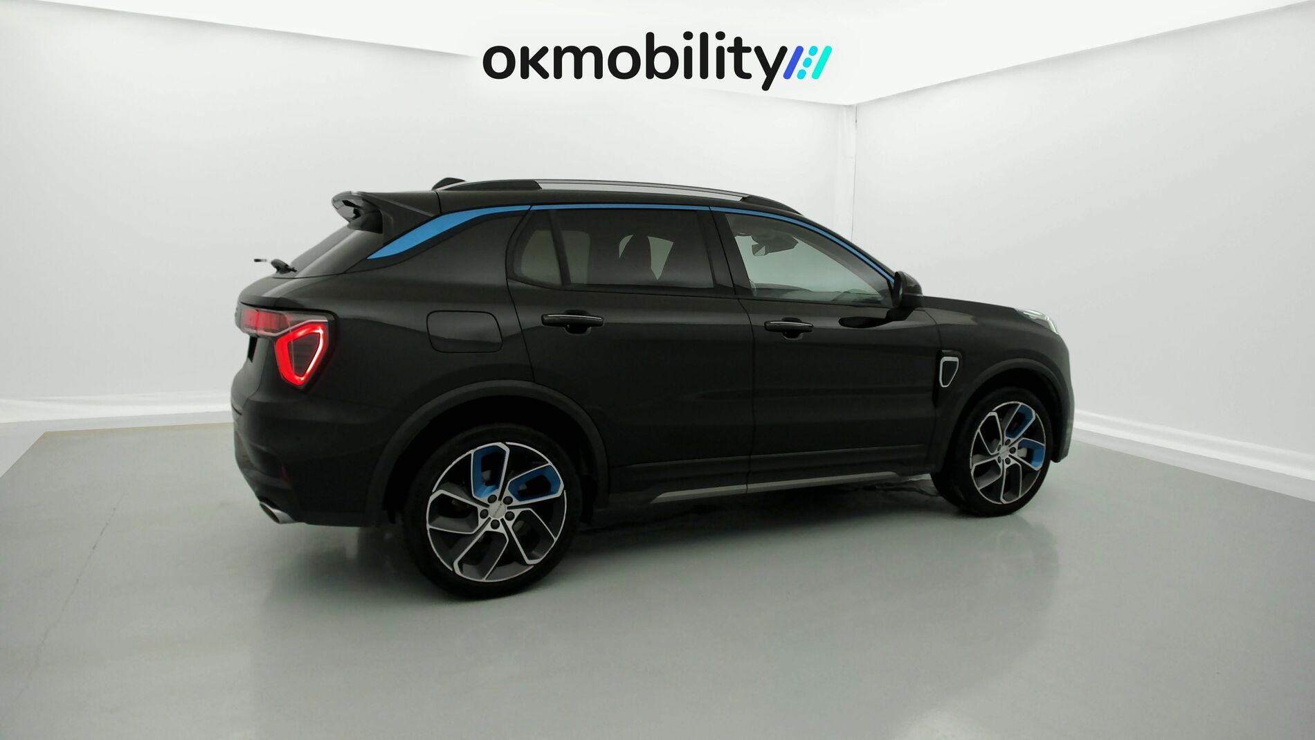 lynk&co 1 nv 1.5 PHEV 261 2022 black 12