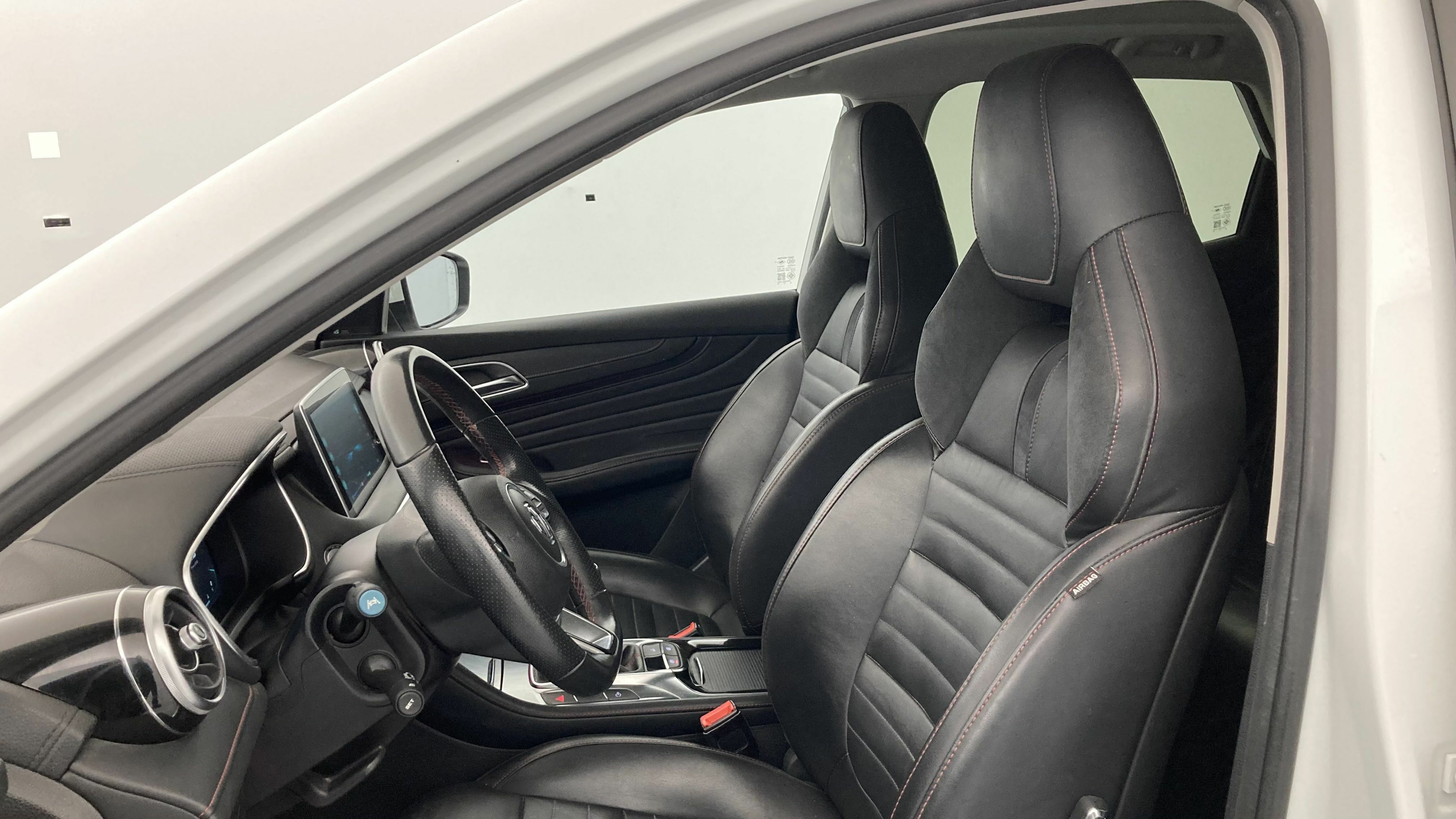 mg hs luxury 1.5 T-GDI 162 2023 white 13