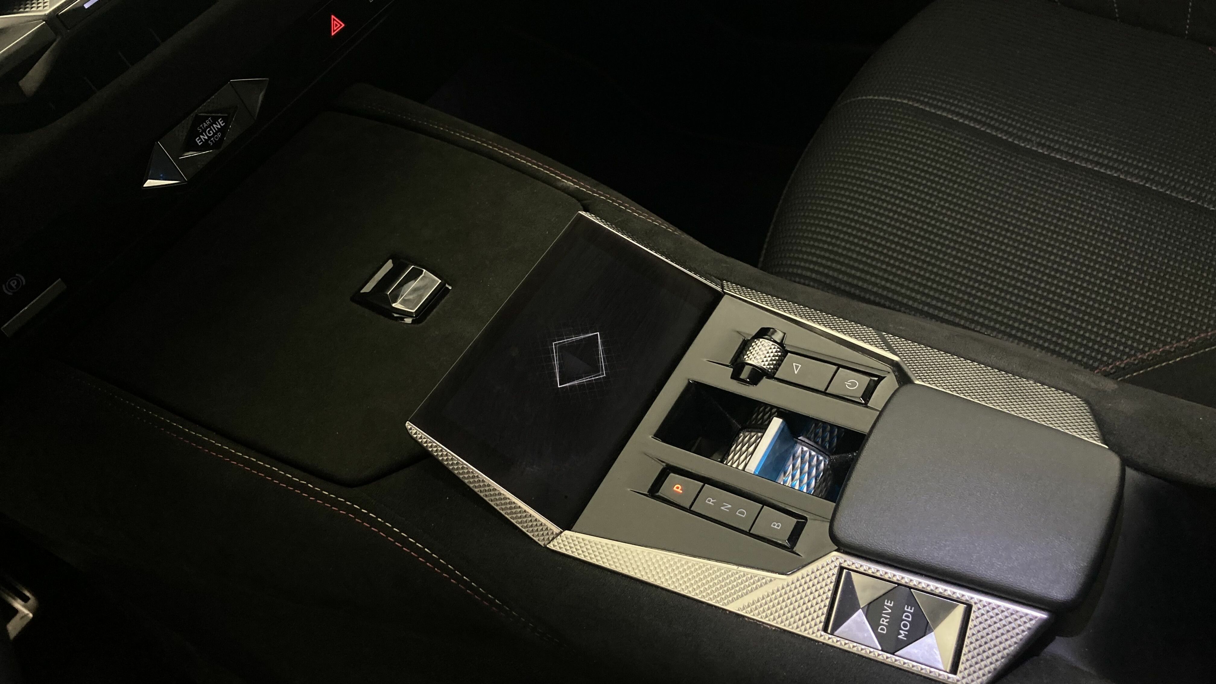 ds ds4 performance line + E-TENSE 225 CA 2023 gris platino 21