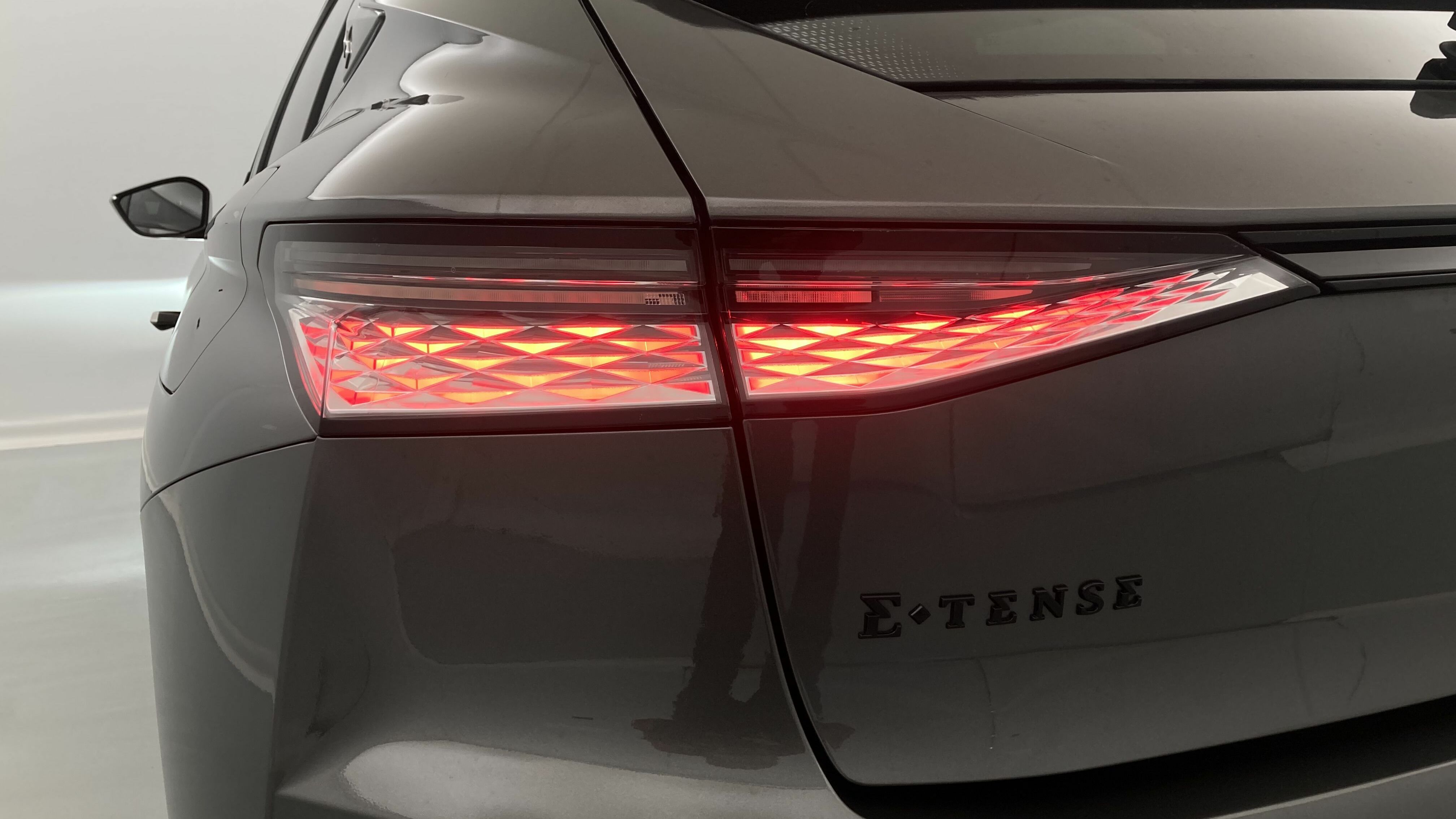 ds ds4 performance line + E-TENSE 225 CA 2023 gris platino 31