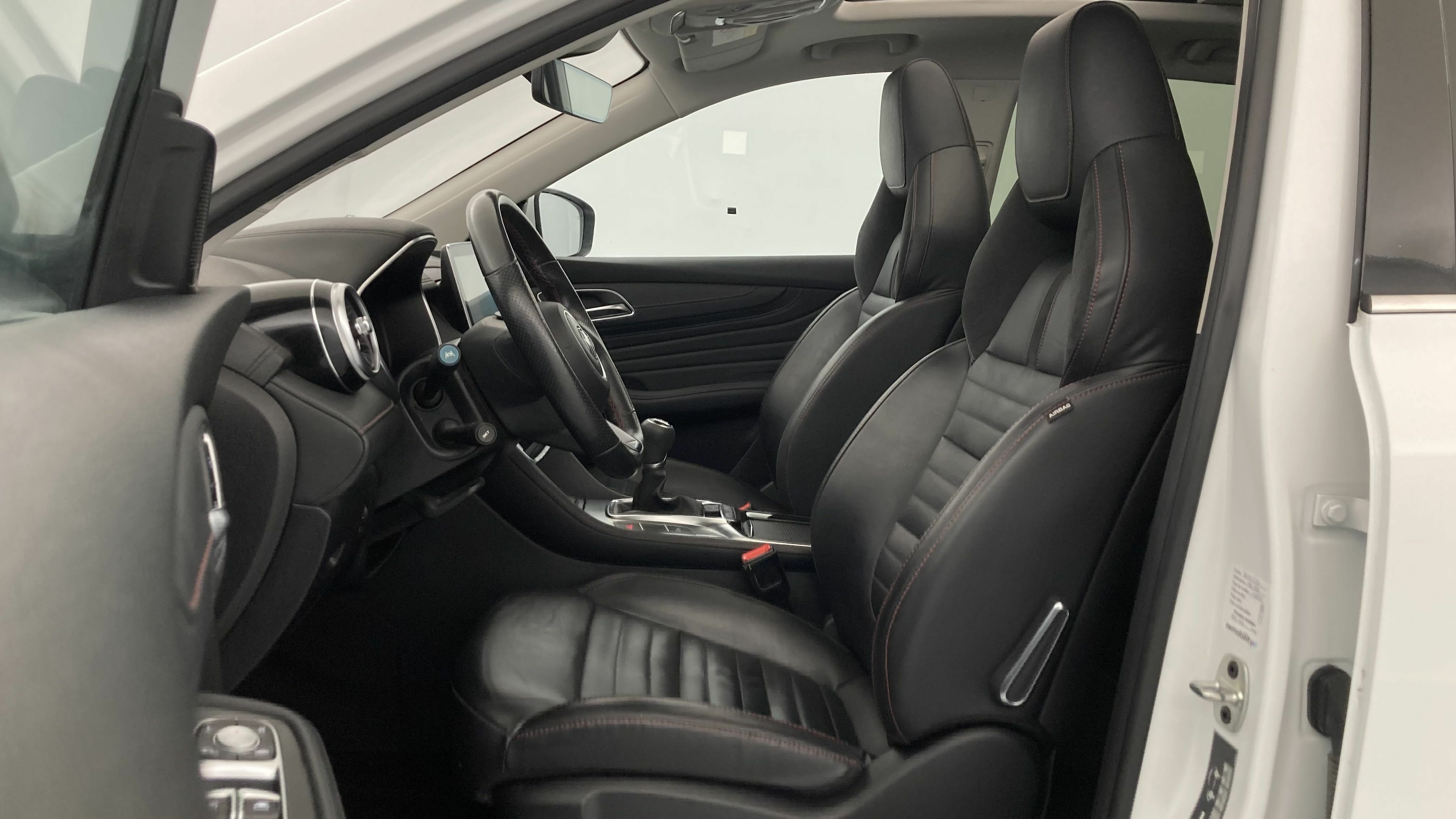 mg hs luxury 1.5 T-GDI 162 2023 dover white 14