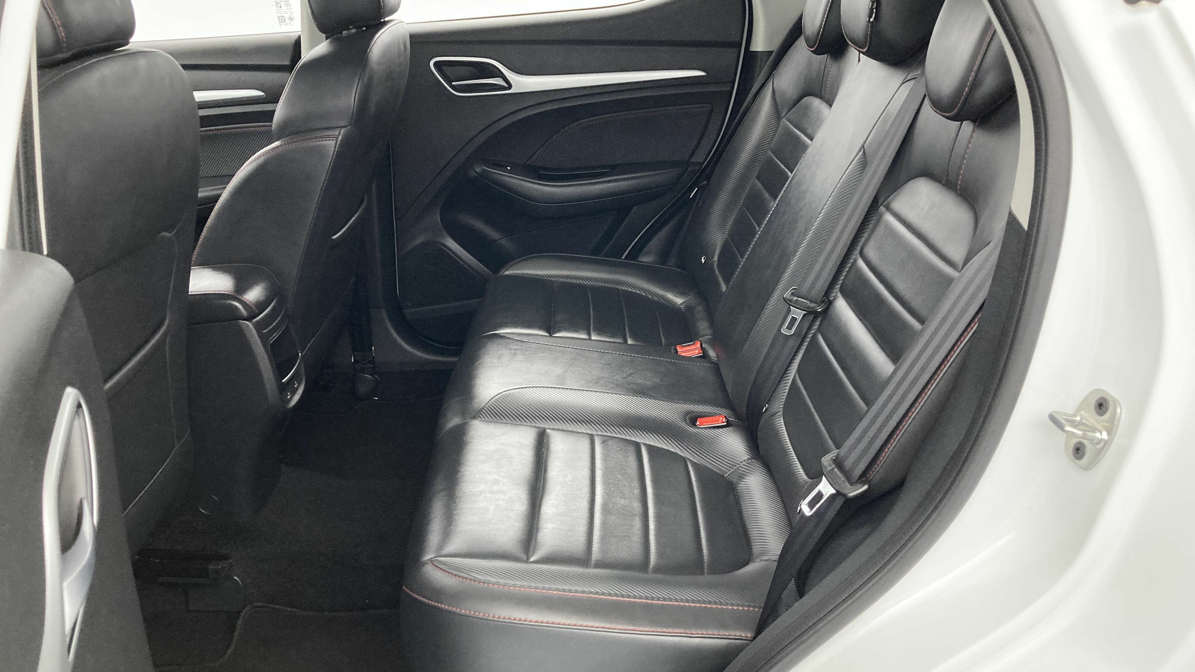 mg zs luxury 1.5 VTI-TECH 106 2023 white 22