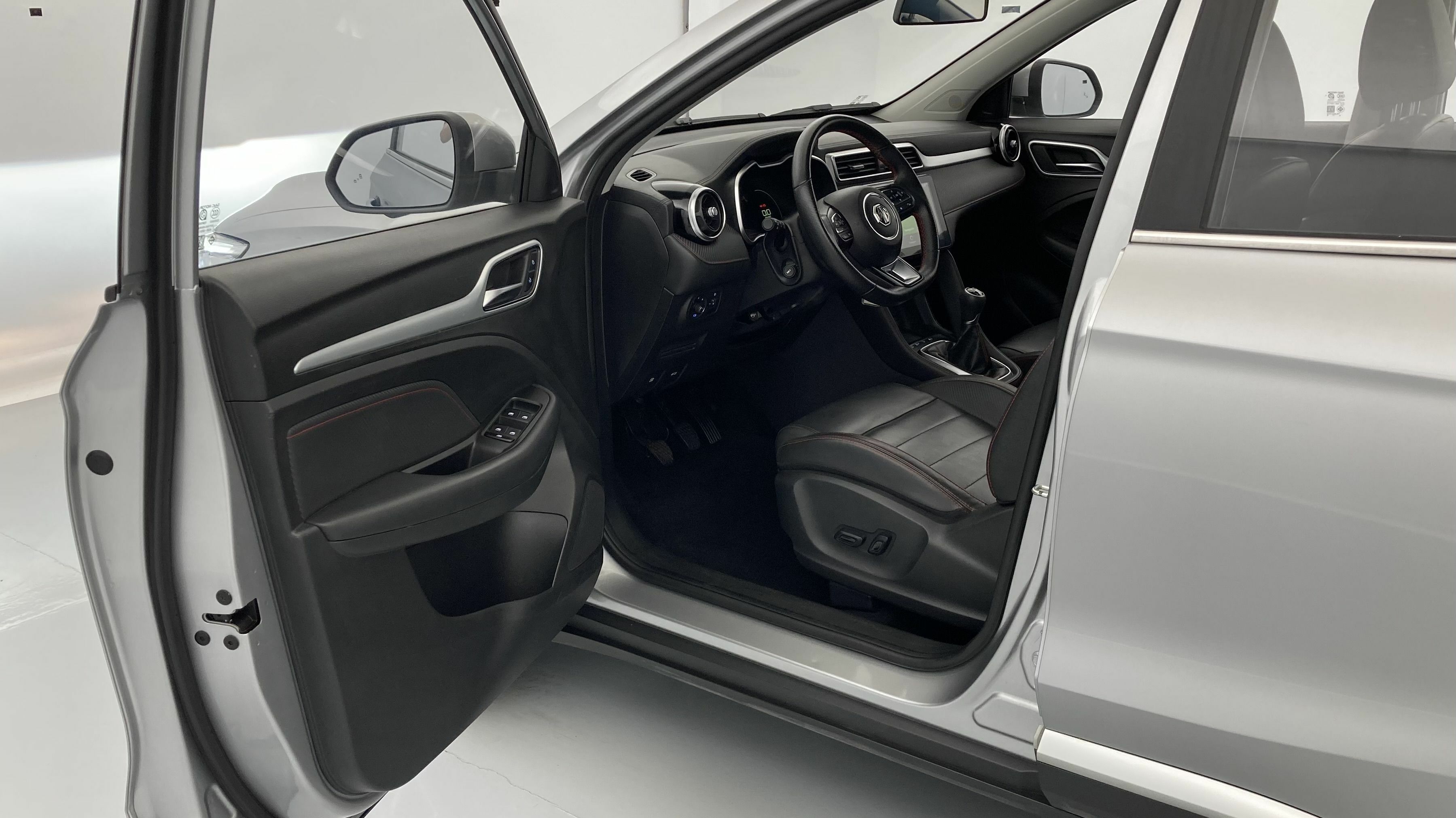 mg zs luxury 1.5 VTI-TECH 106 2023 silver 14