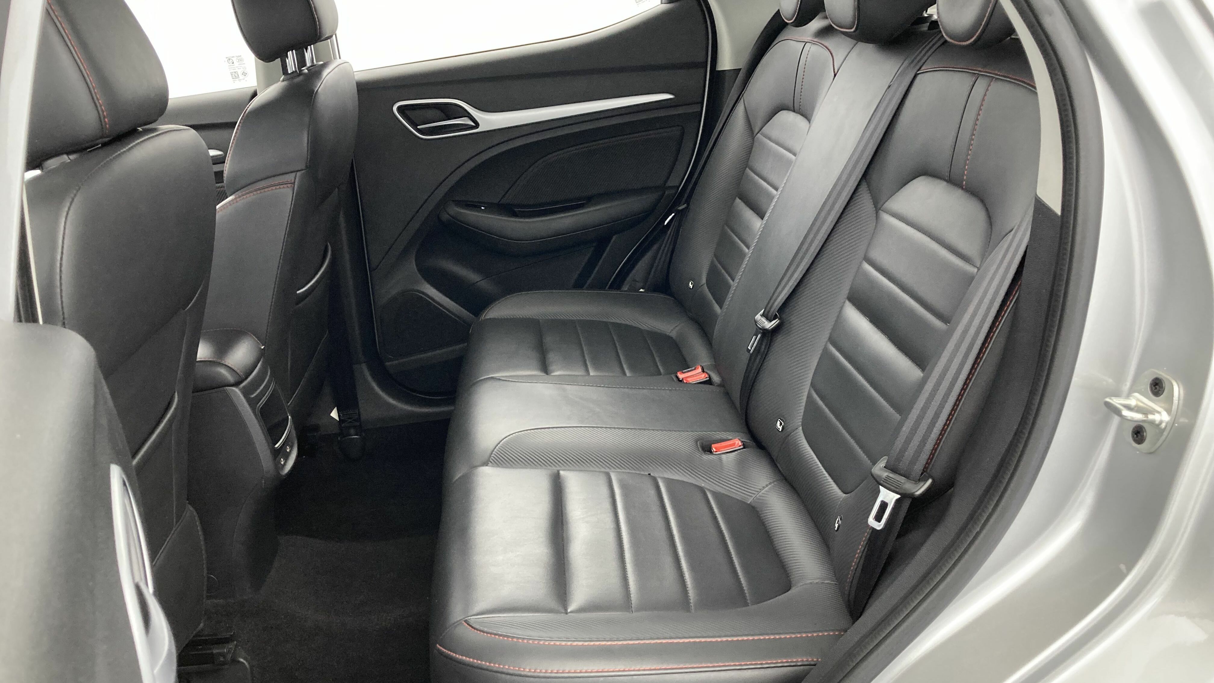 mg zs luxury 1.5 VTI-TECH 106 2023 silver 22