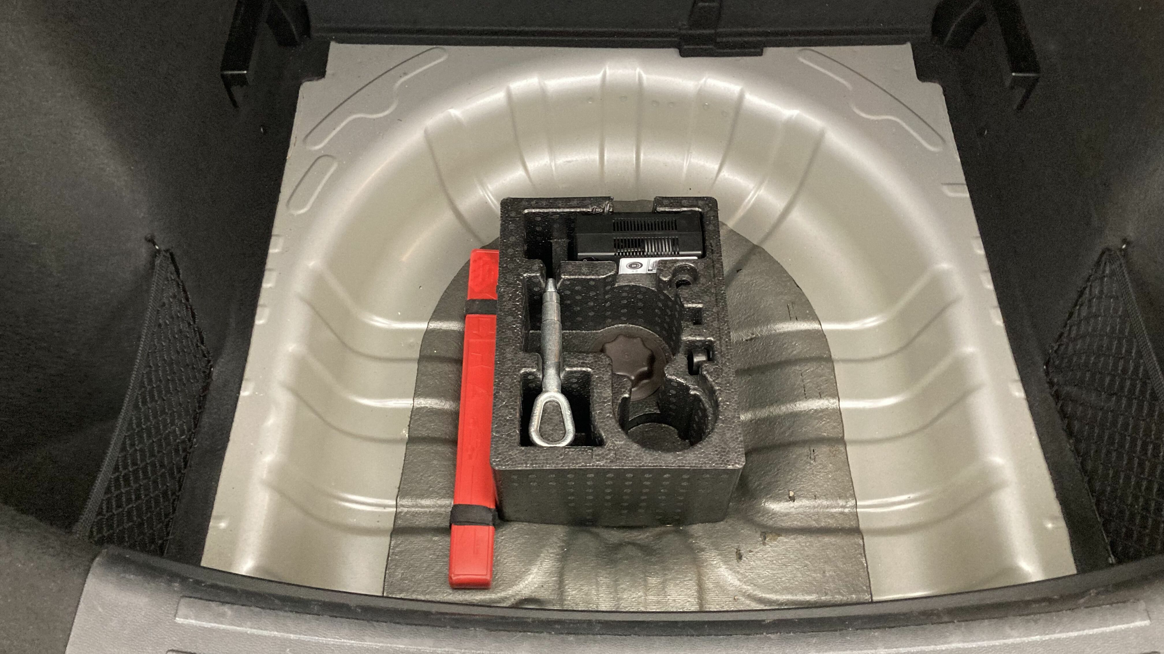 mg zs luxury 1.5 VTI-TECH 106 2023 silver 24