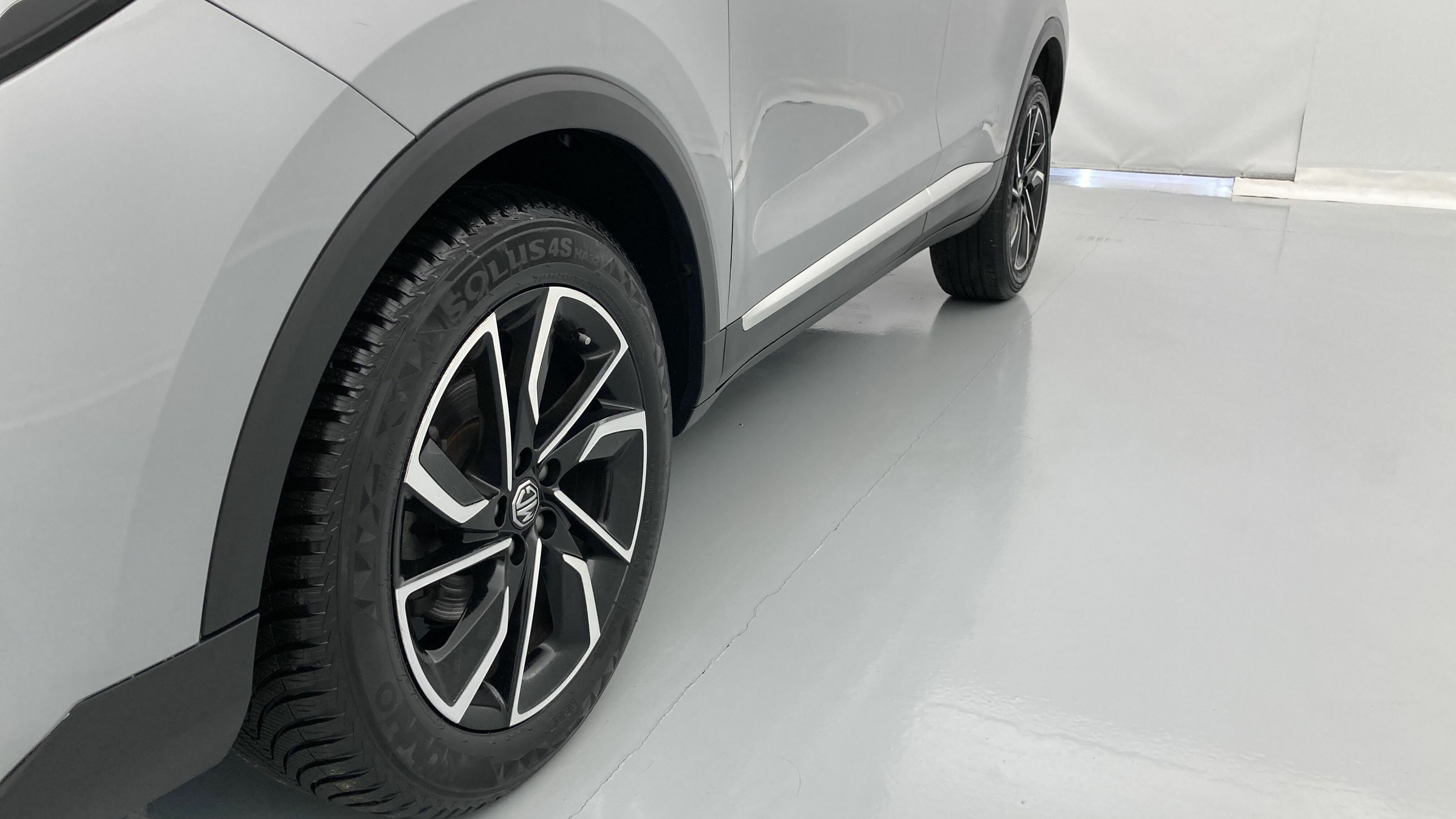 mg zs luxury 1.5 VTI-TECH 106 2023 silver 27