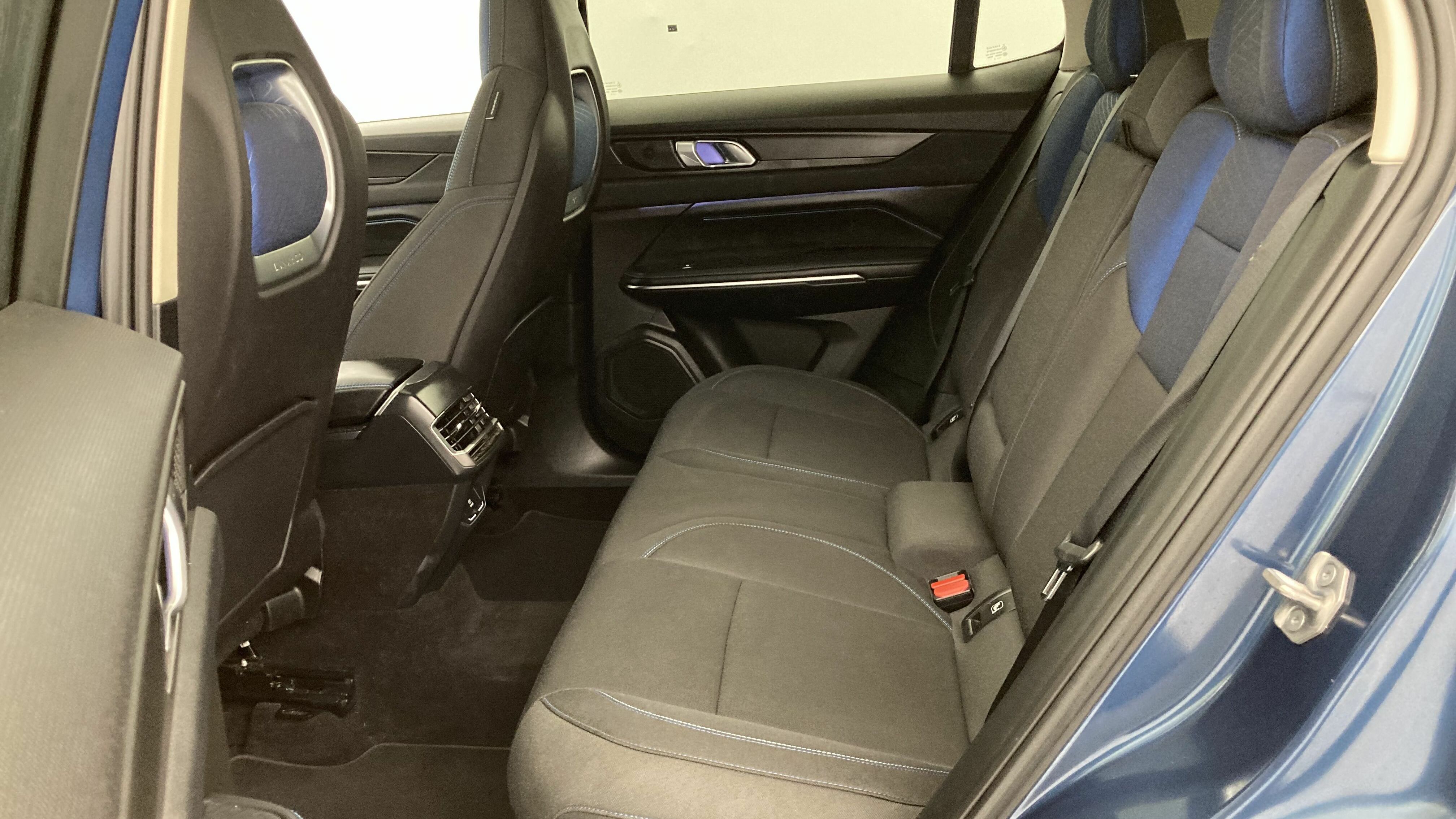 lynk&co 1 nv 1.5 PHEV 261 2022 blue 21