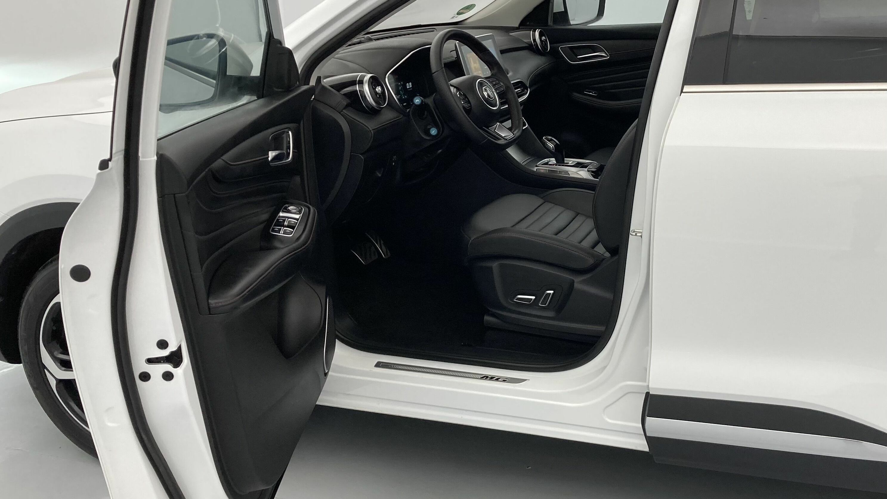 mg hs luxury 1.5 T-GDI 162 AT 2024 dover white 14