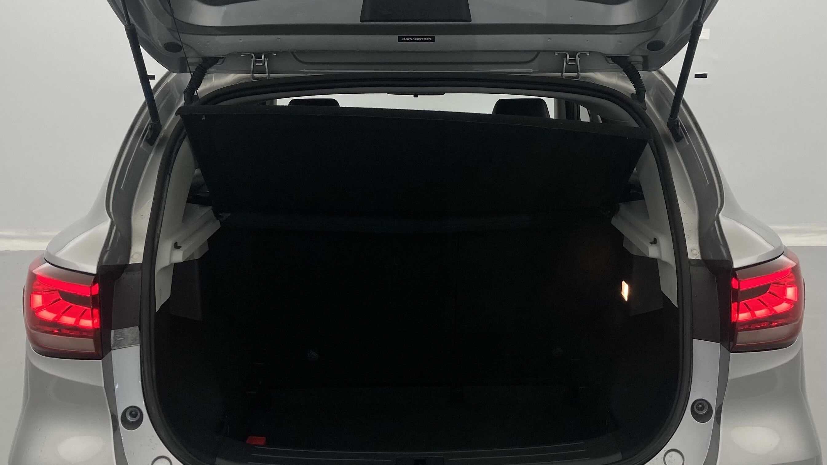 mg zs luxury 1.0 T-GDI 110 AT 2024 cosmic silver 23