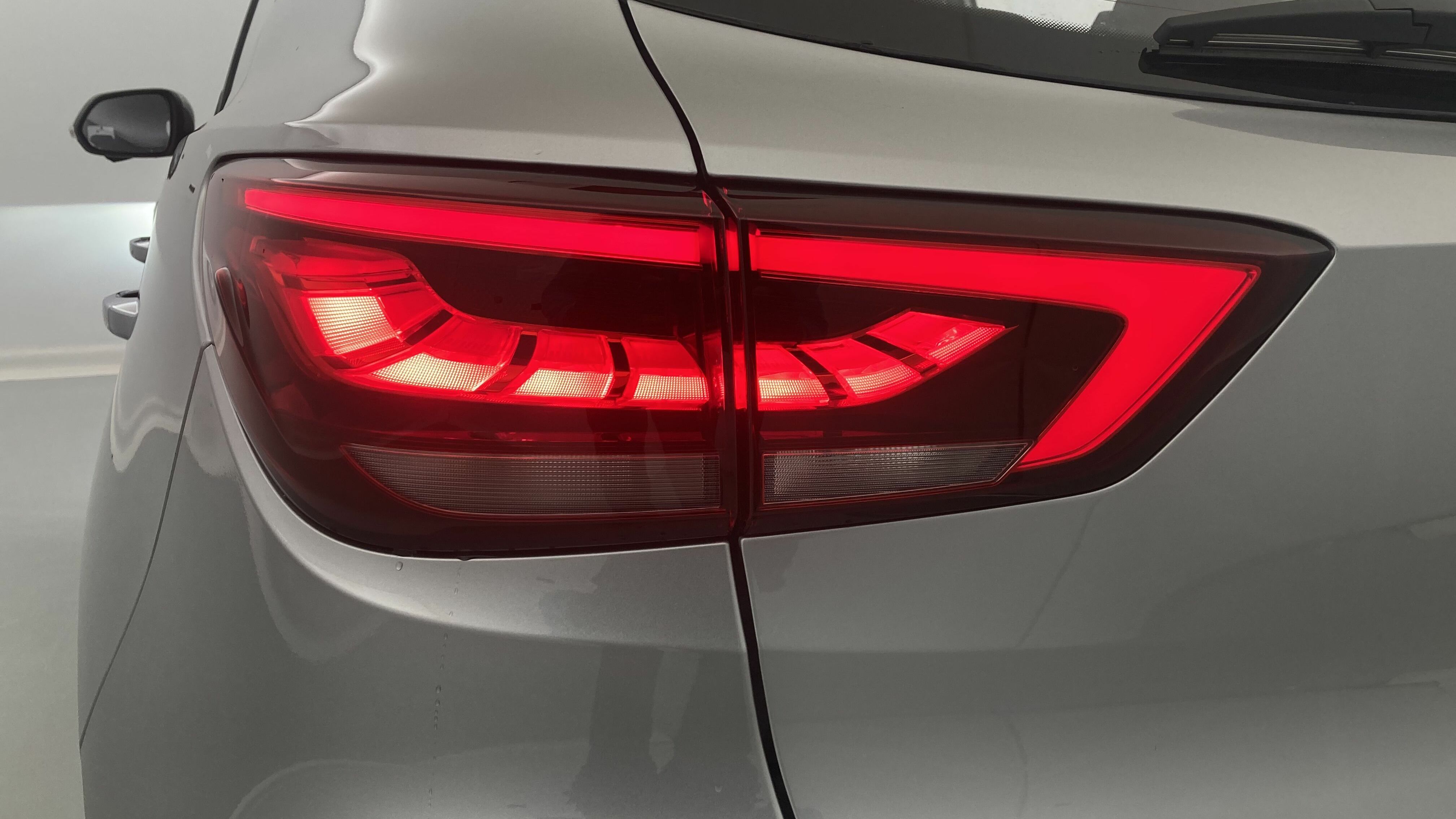 mg zs luxury 1.0 T-GDI 110 AT 2024 cosmic silver 29