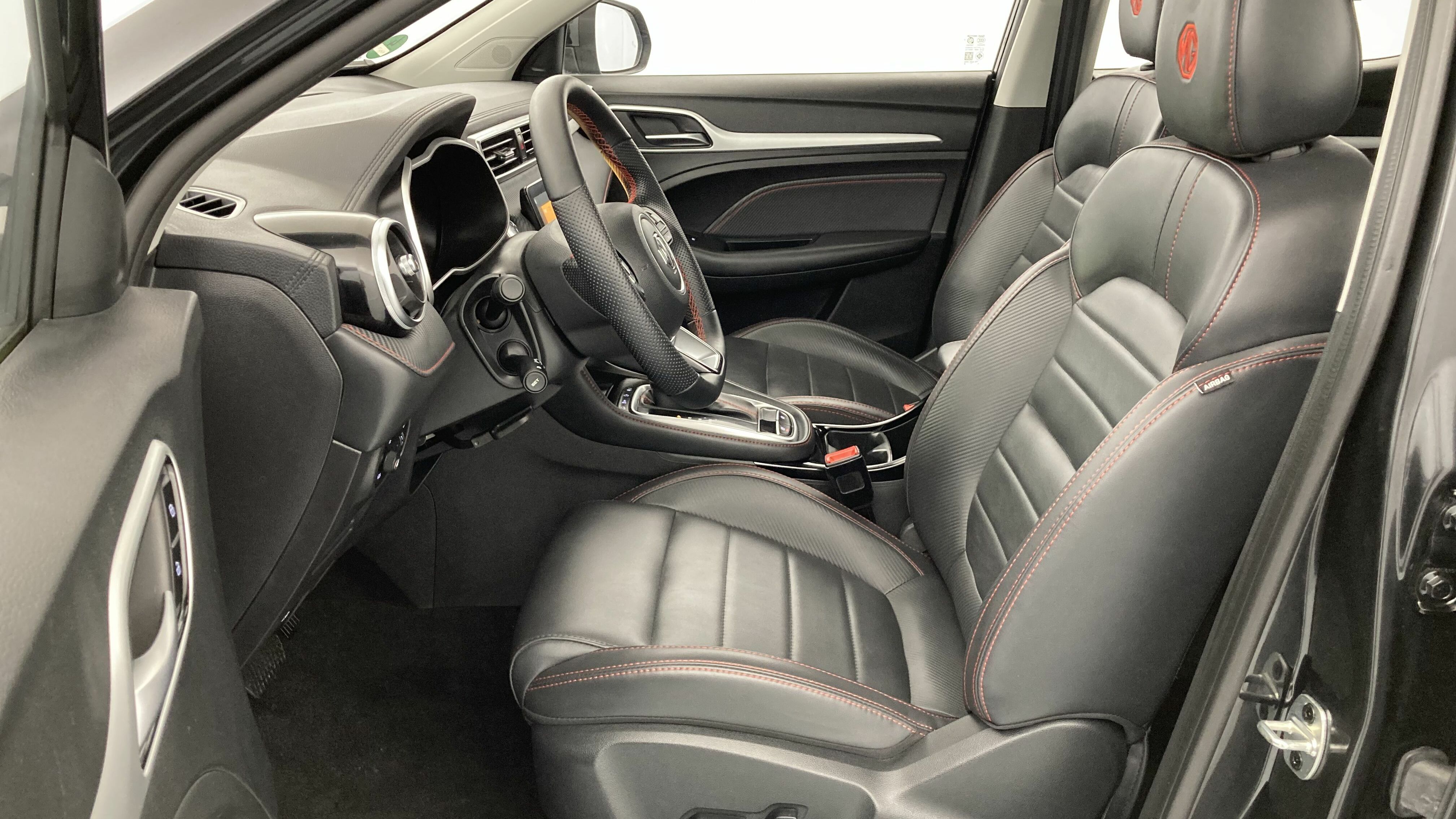 mg zs luxury 1.0 T-GDI 110 AT 2024 pebble black 15