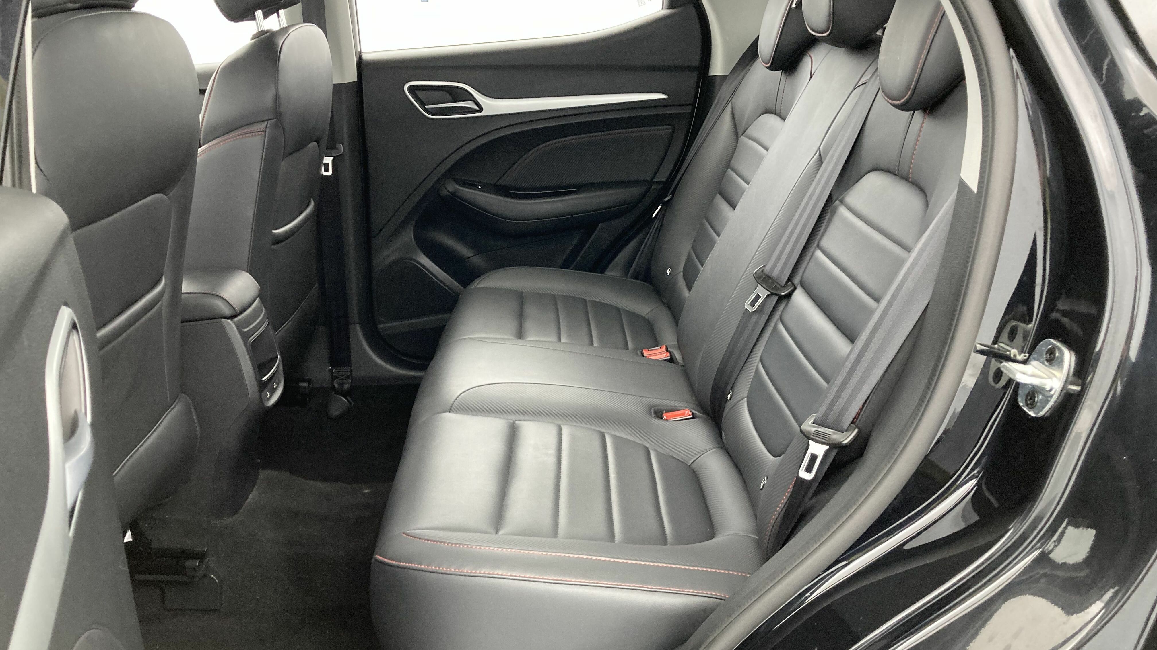 mg zs luxury 1.0 T-GDI 110 AT 2024 pebble black 22