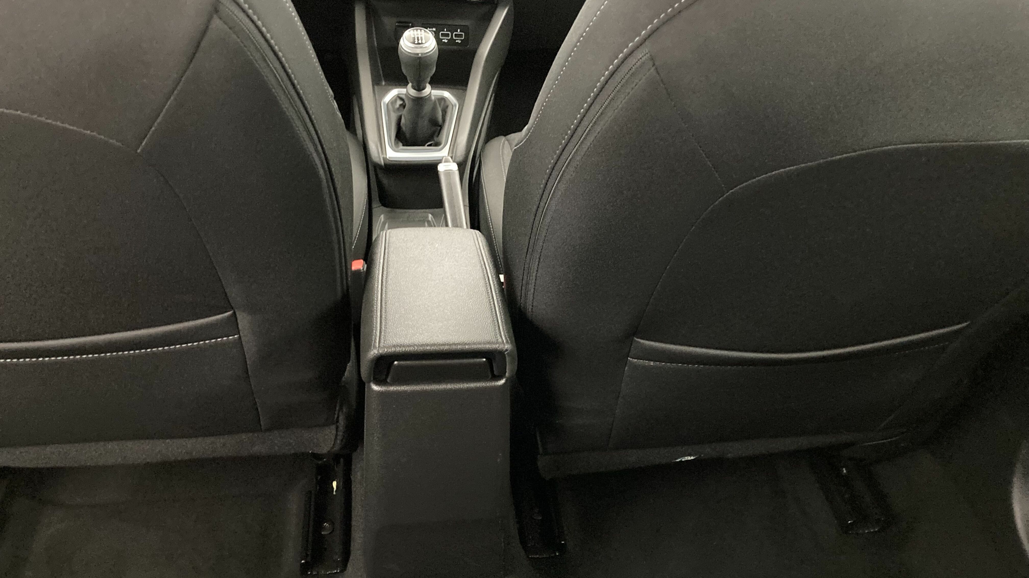 renault clio intens 1.0 TCE 100 GLP 2021 negro perla 23