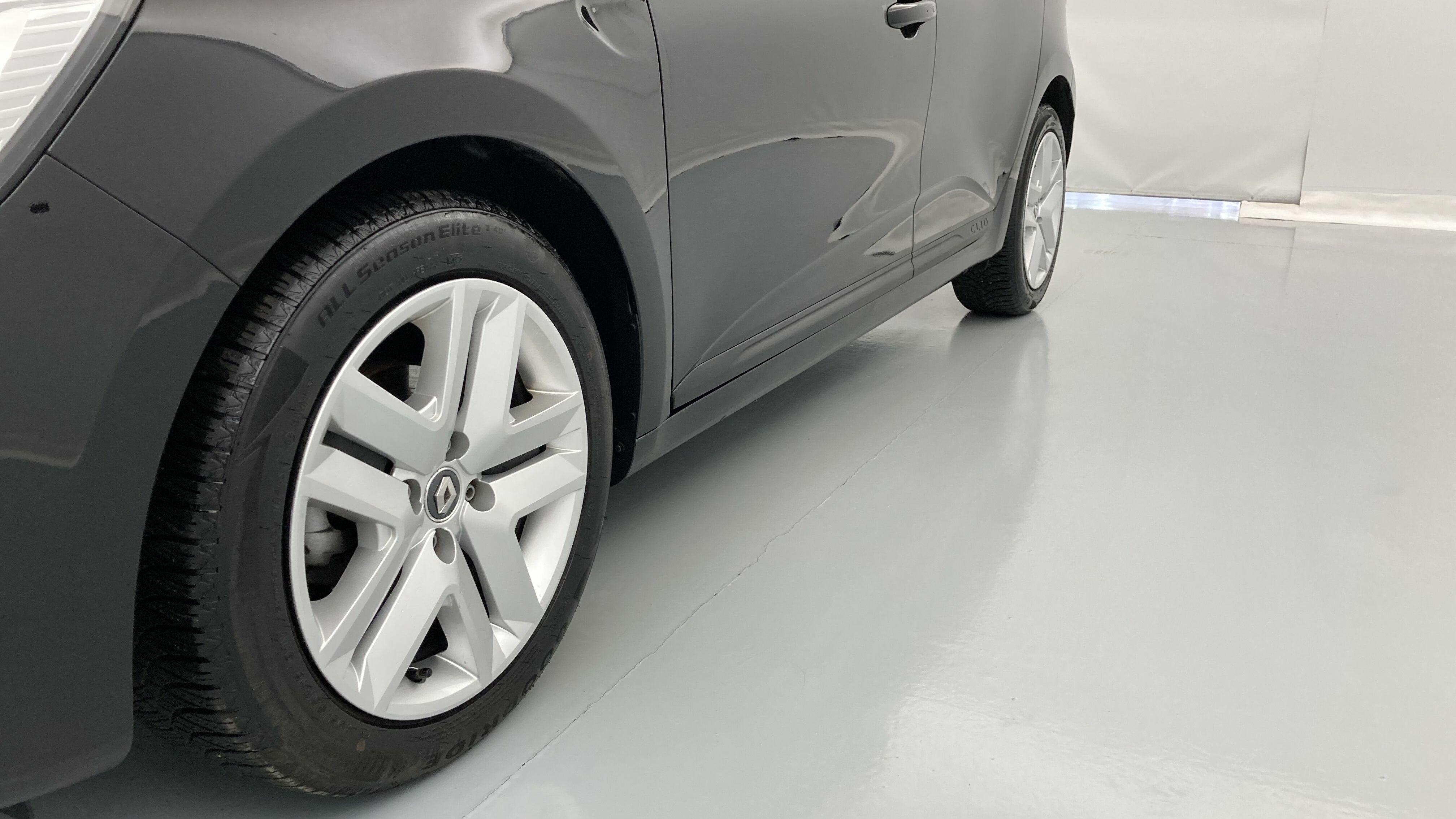 renault clio intens 1.0 TCE 100 GLP 2021 negro perla 27