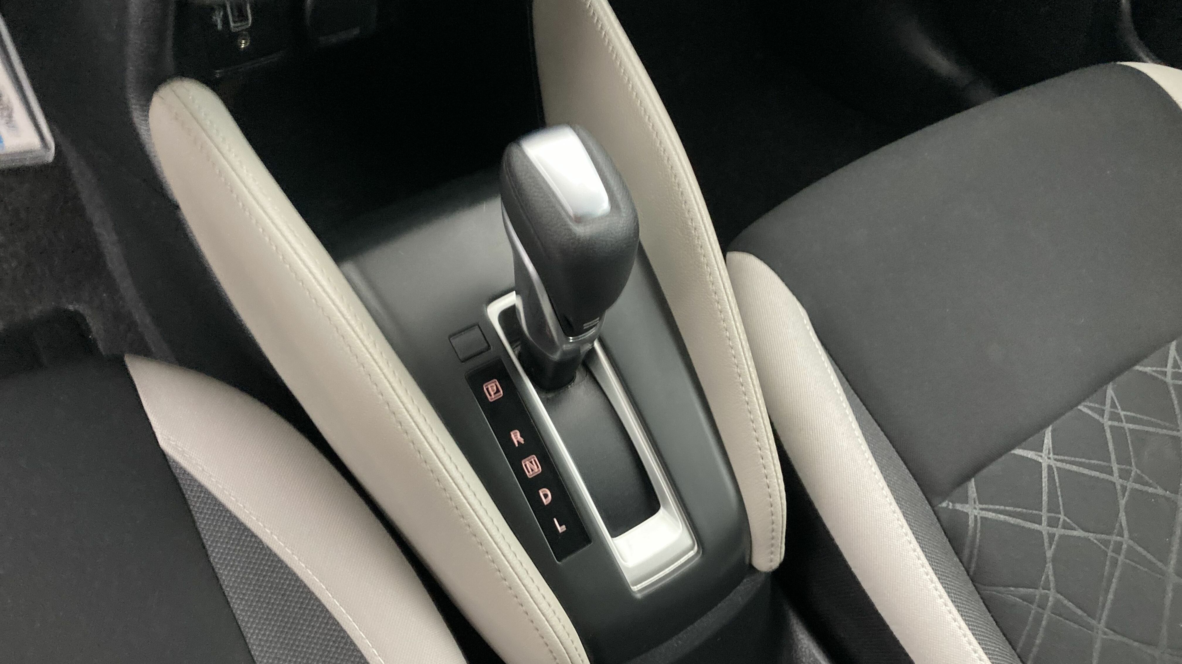 nissan micra n-design 1.0 IG-T 92 XTRONIC 2022 red passion 21