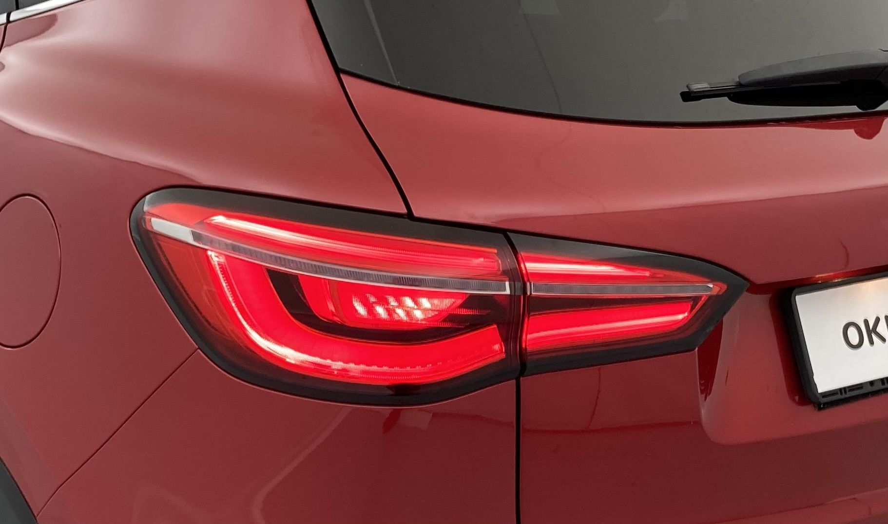 mg hs luxury 1.5 T-GDI 162 AT 2023 diamond red - rsj 17